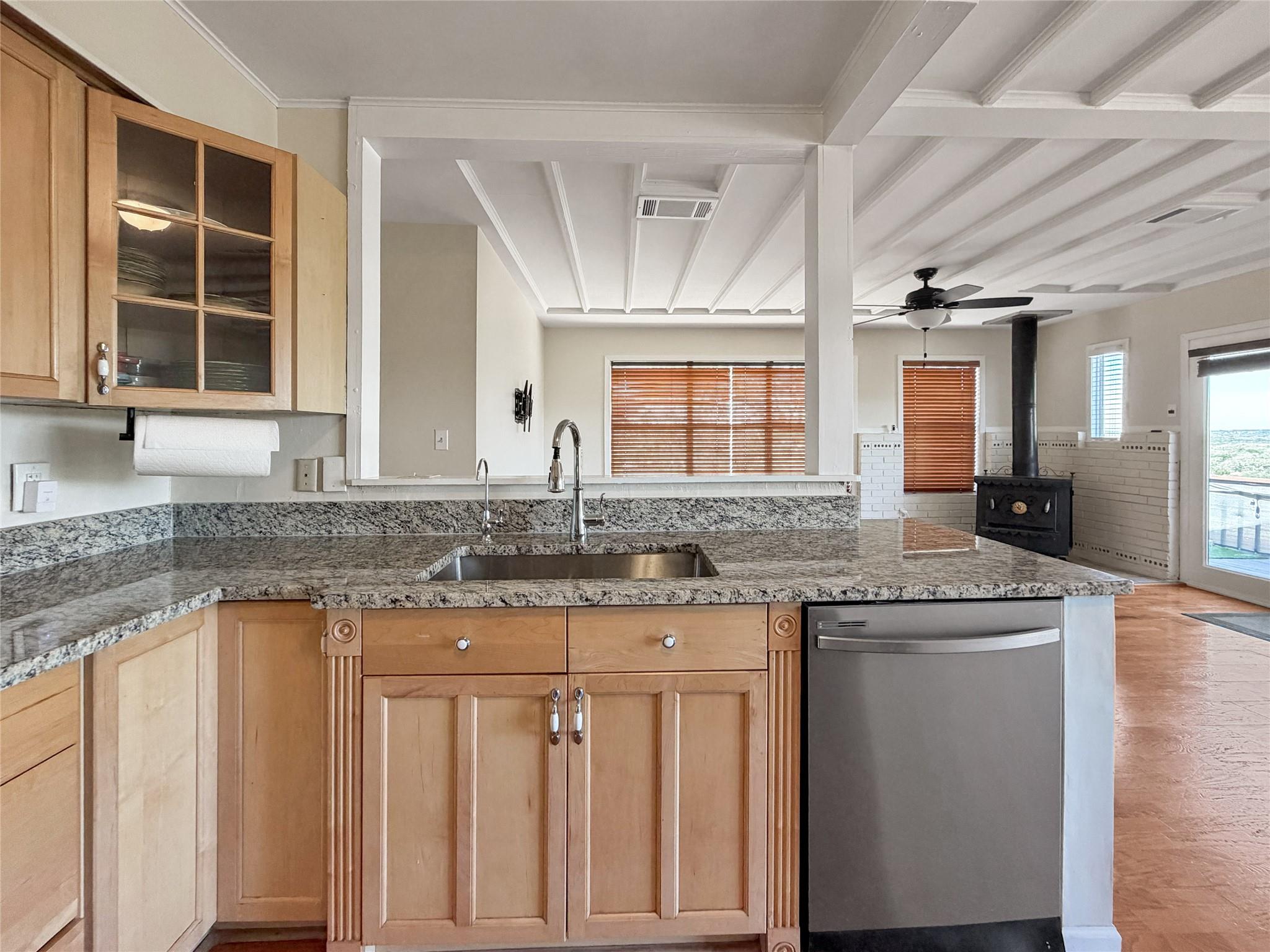 Image 8 of 40 For 231 Vip Dr 