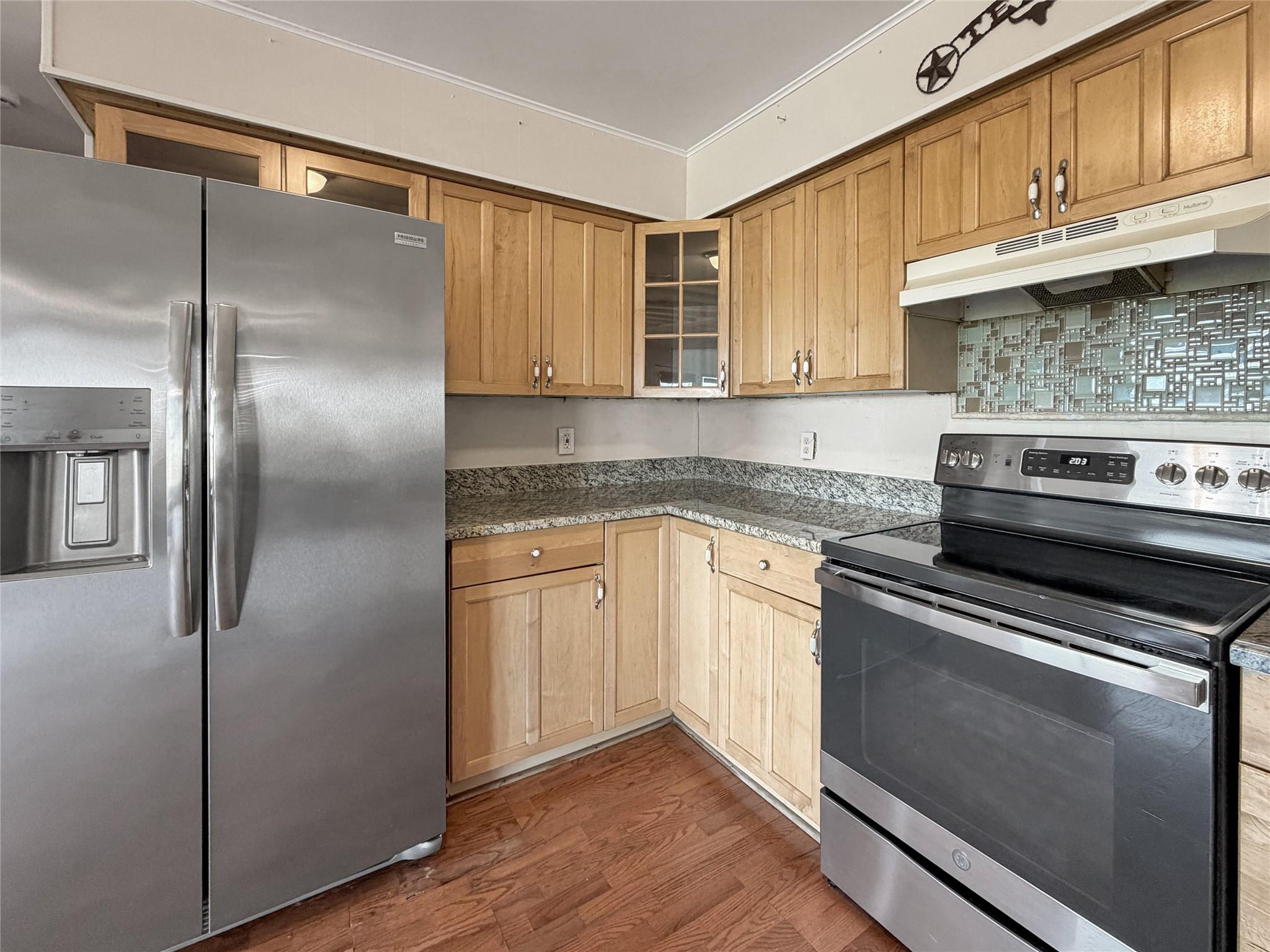 Image 9 of 40 For 231 Vip Dr 