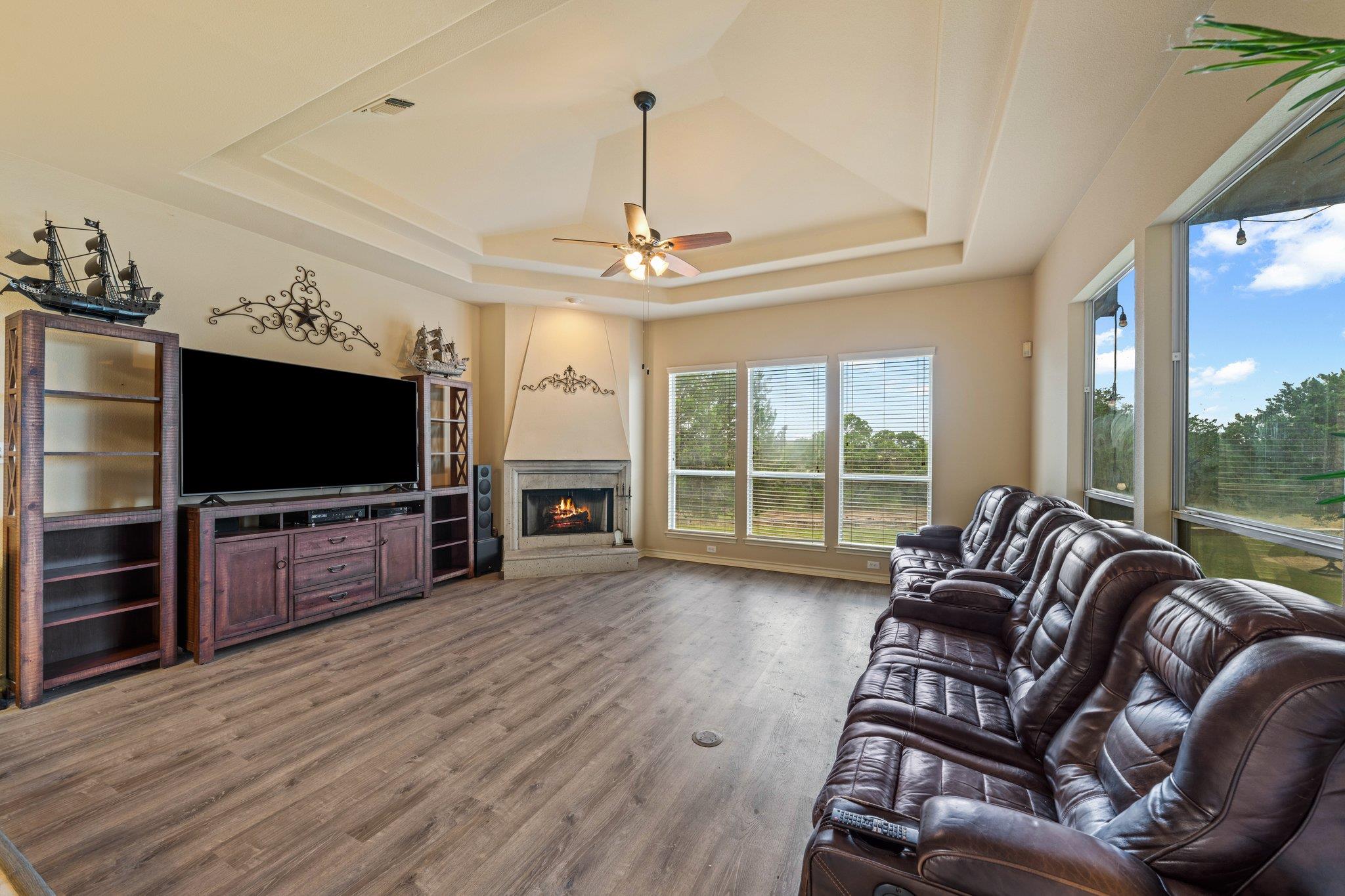 Image 13 of 40 For 106 Mesquite Trl