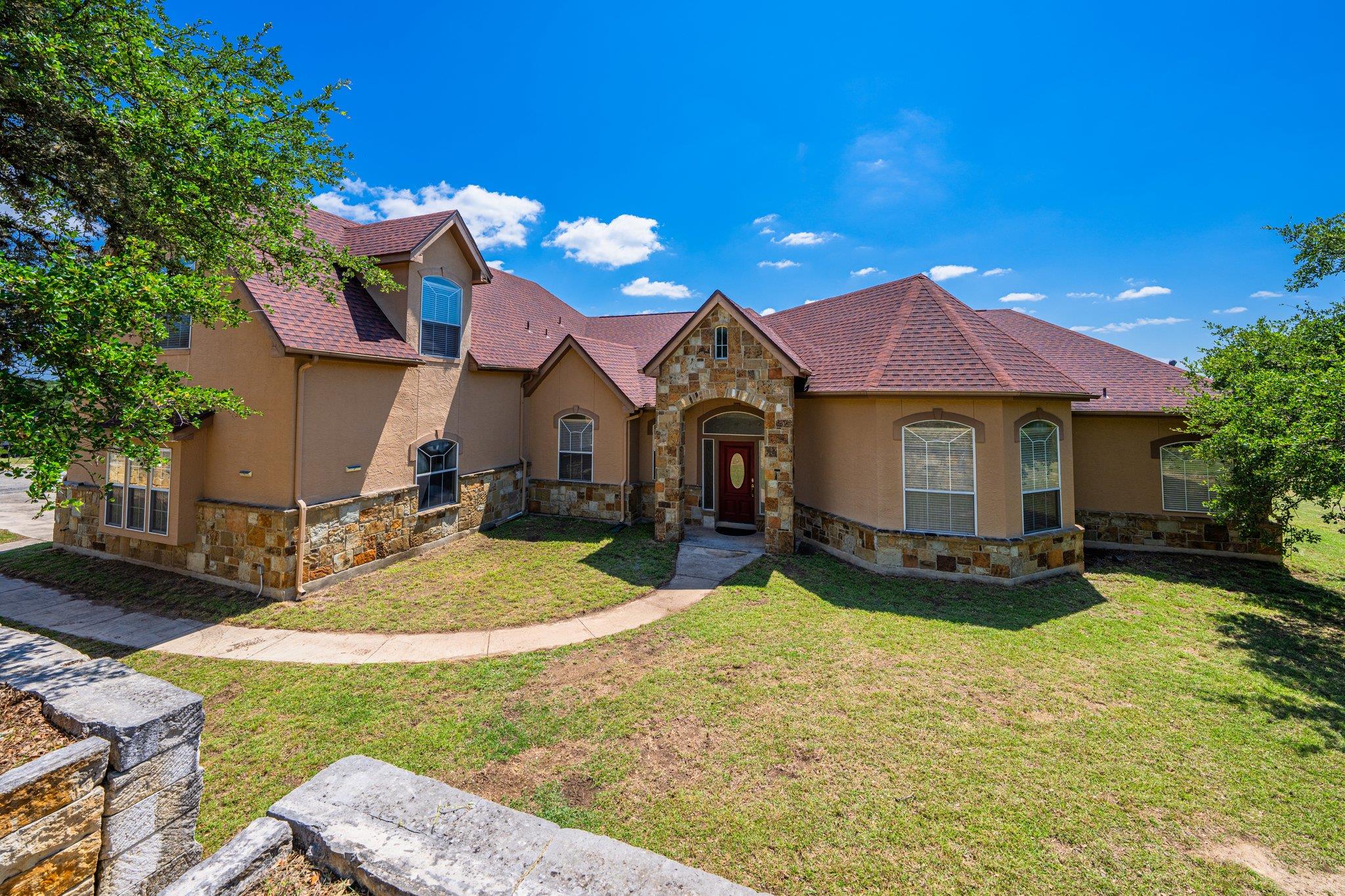 Image 2 of 40 For 106 Mesquite Trl