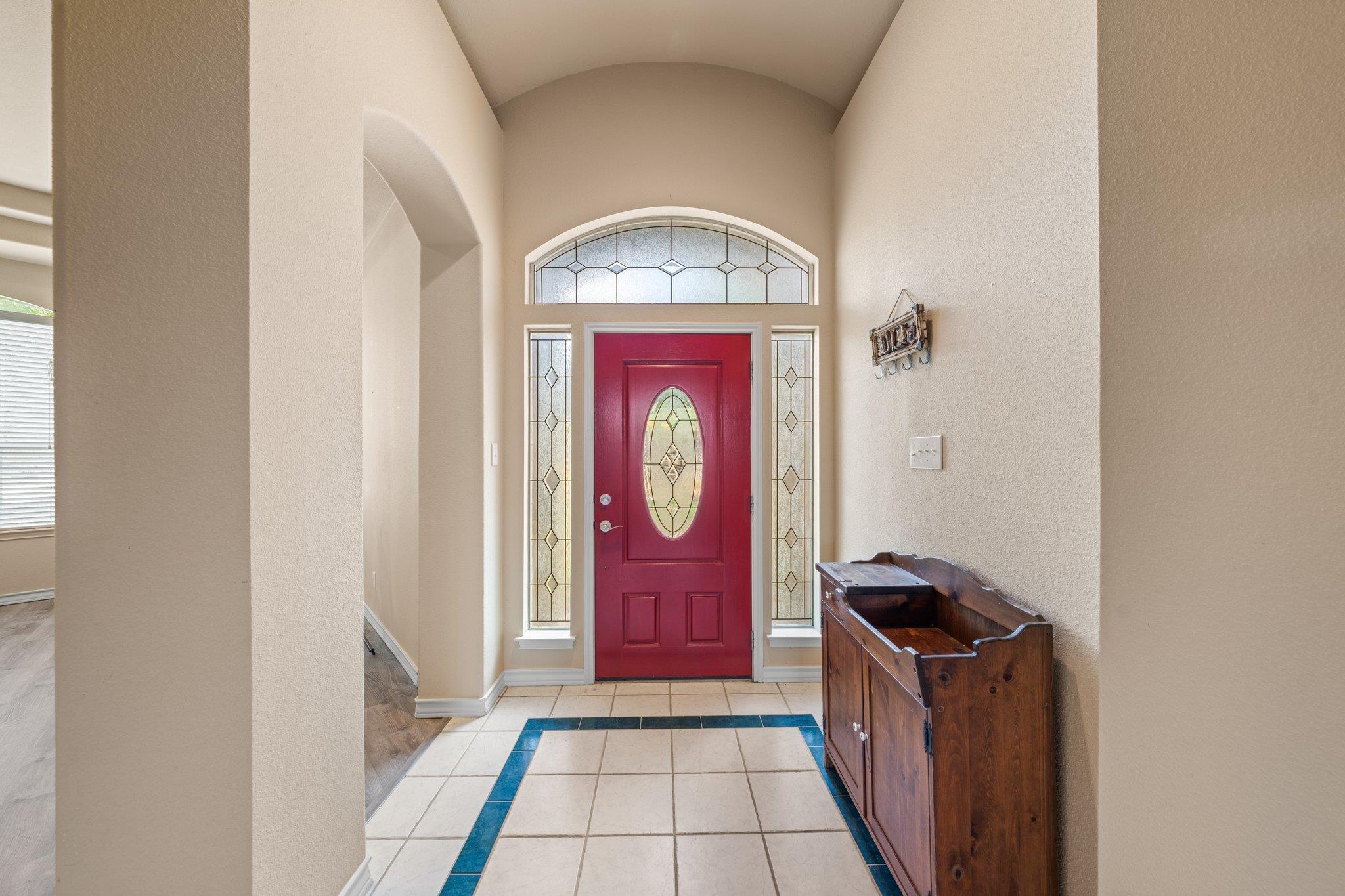 Image 5 of 40 For 106 Mesquite Trl
