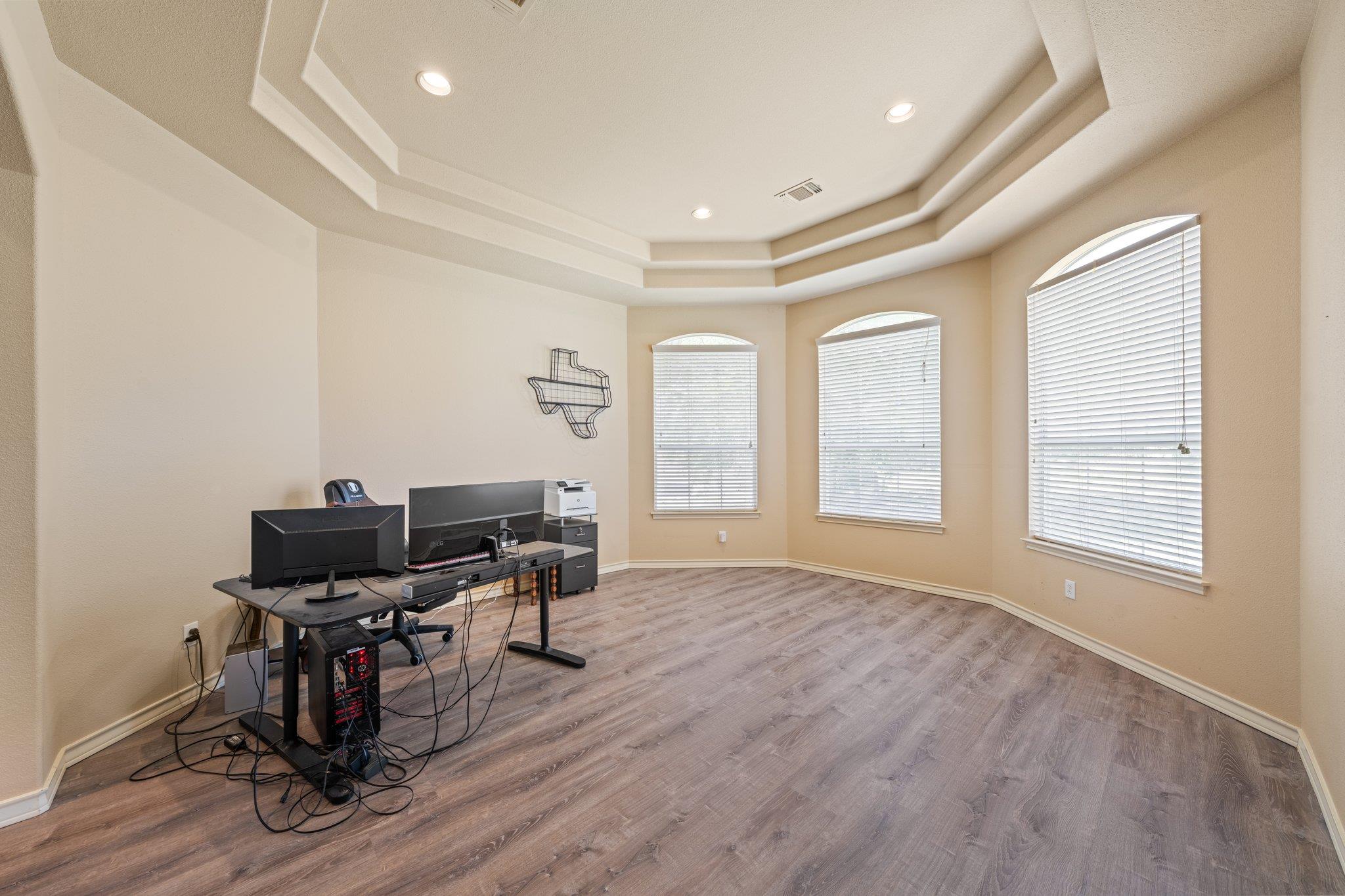 Image 7 of 40 For 106 Mesquite Trl