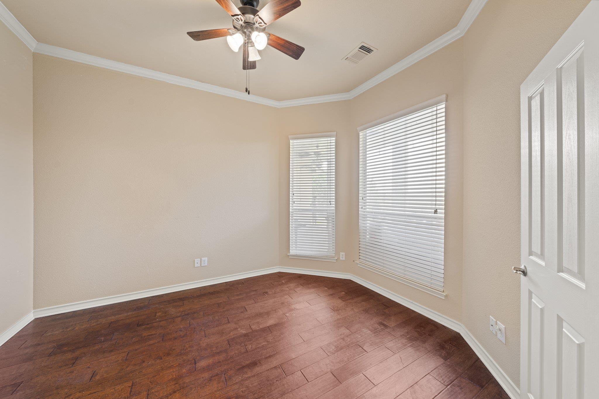 Image 8 of 40 For 106 Mesquite Trl