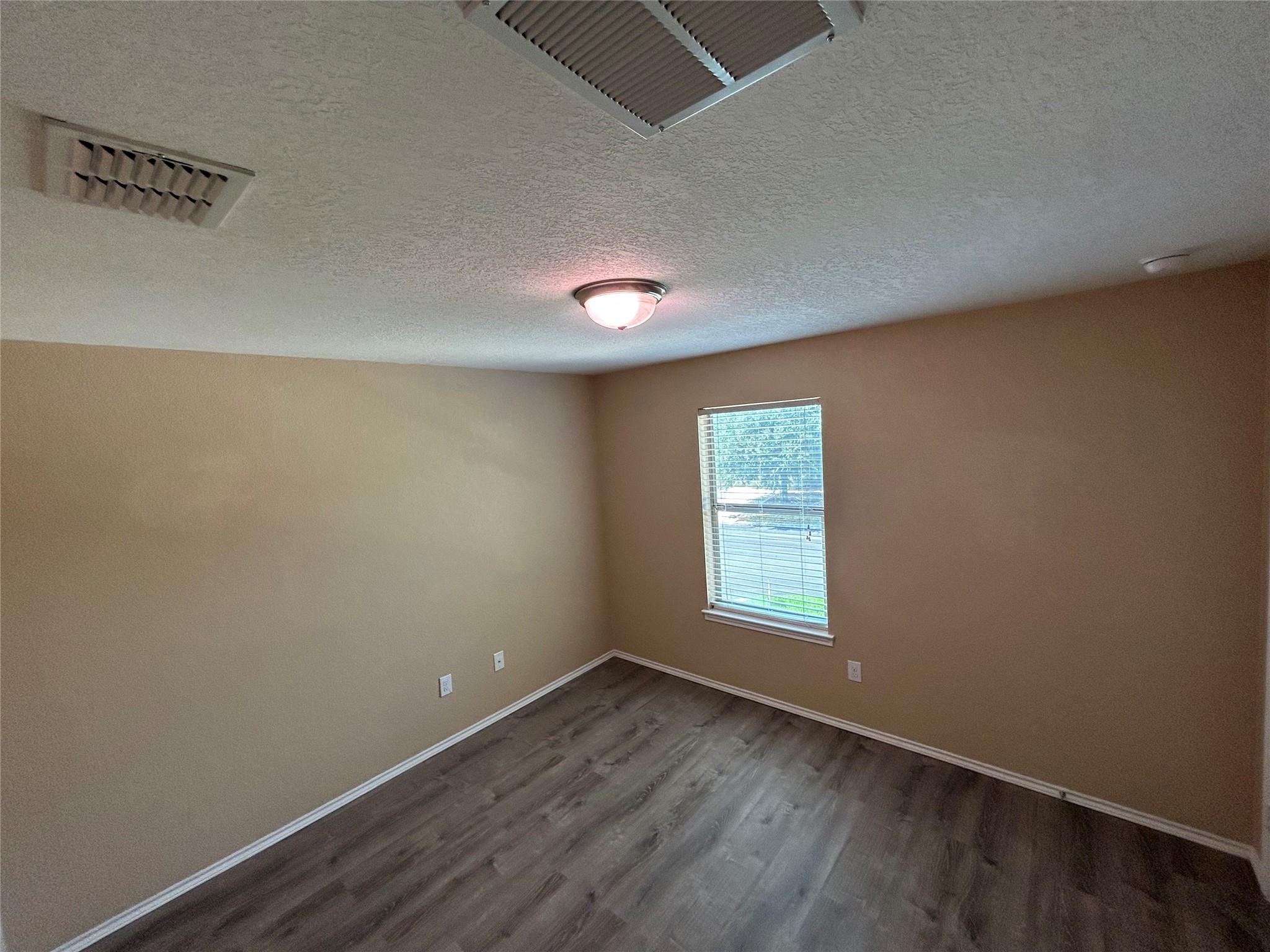 Image 21 of 40 For 125 Lilly Crk