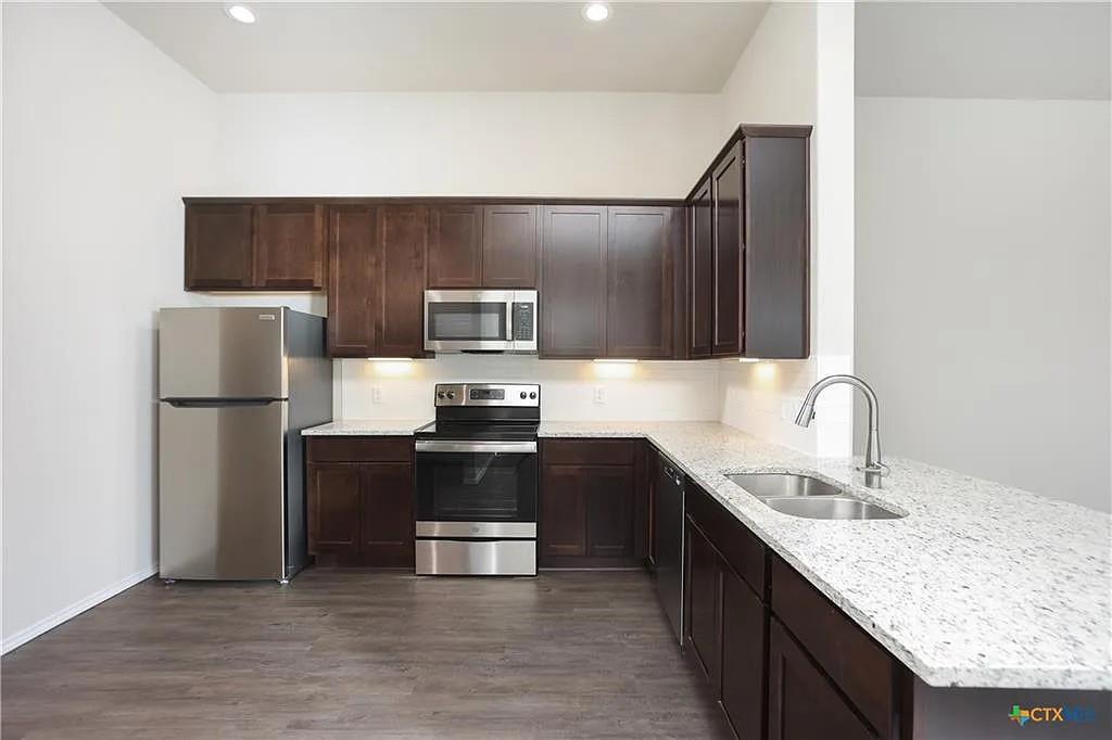 Image 4 of 21 For 3430 Scott Cir