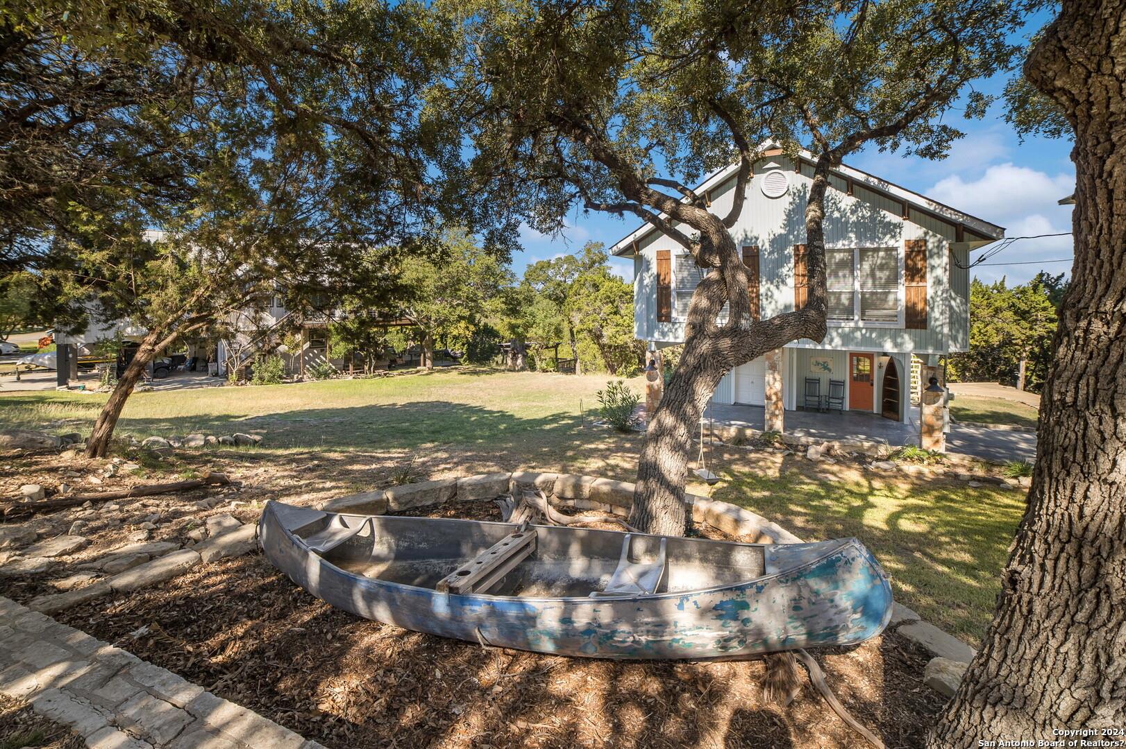 Details for 693 Riviera Dr, Canyon Lake, TX 78133
