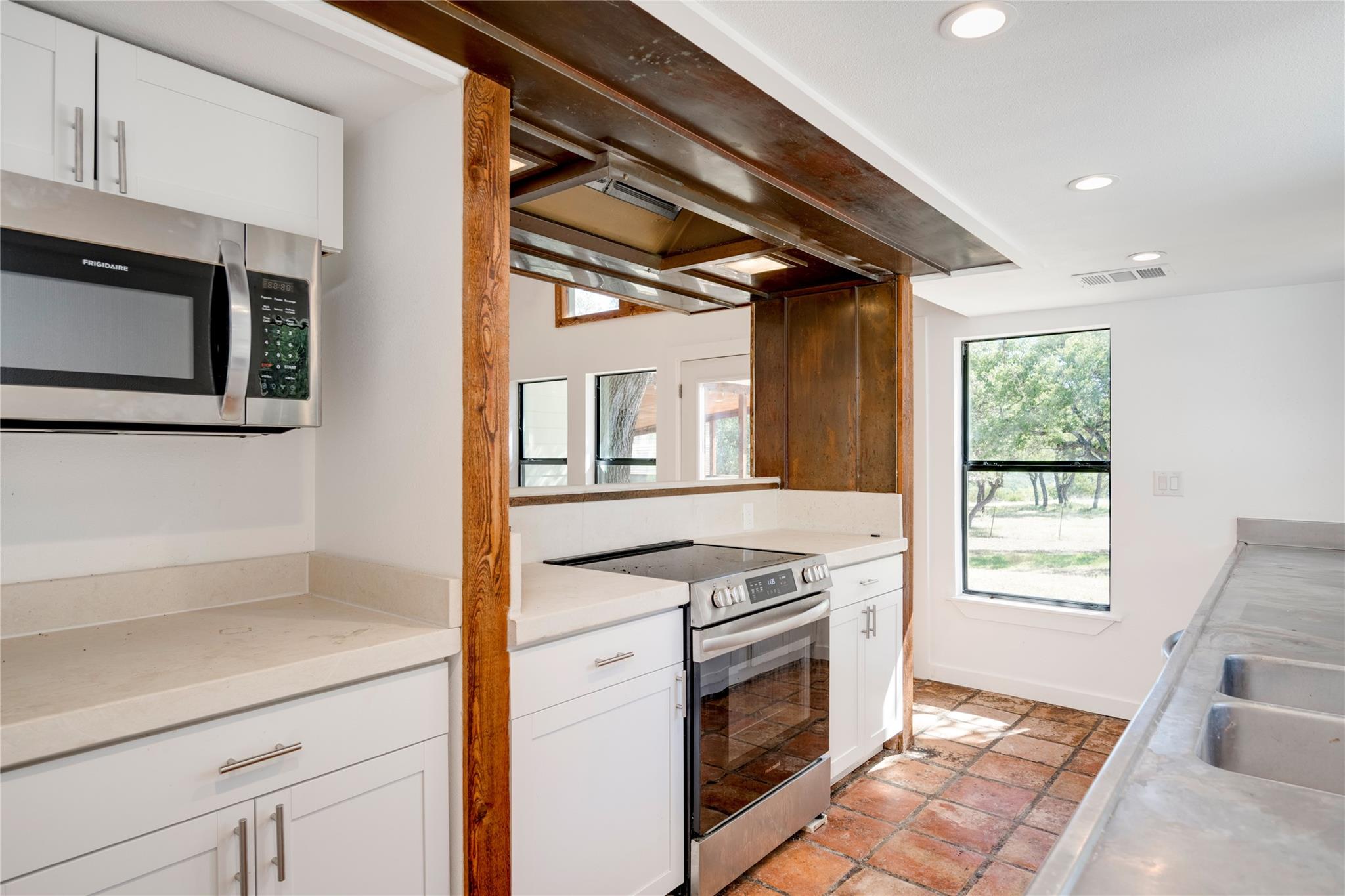 Image 17 of 39 For 1217 Lost Oak Trl