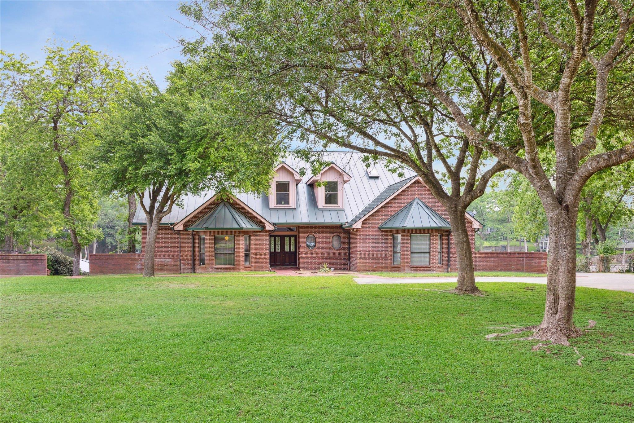 Details for 640 Woodlake Dr, McQueeney, TX 78123