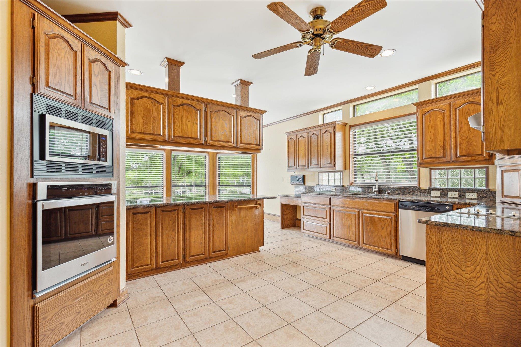 Image 10 of 22 For 640 Woodlake Dr