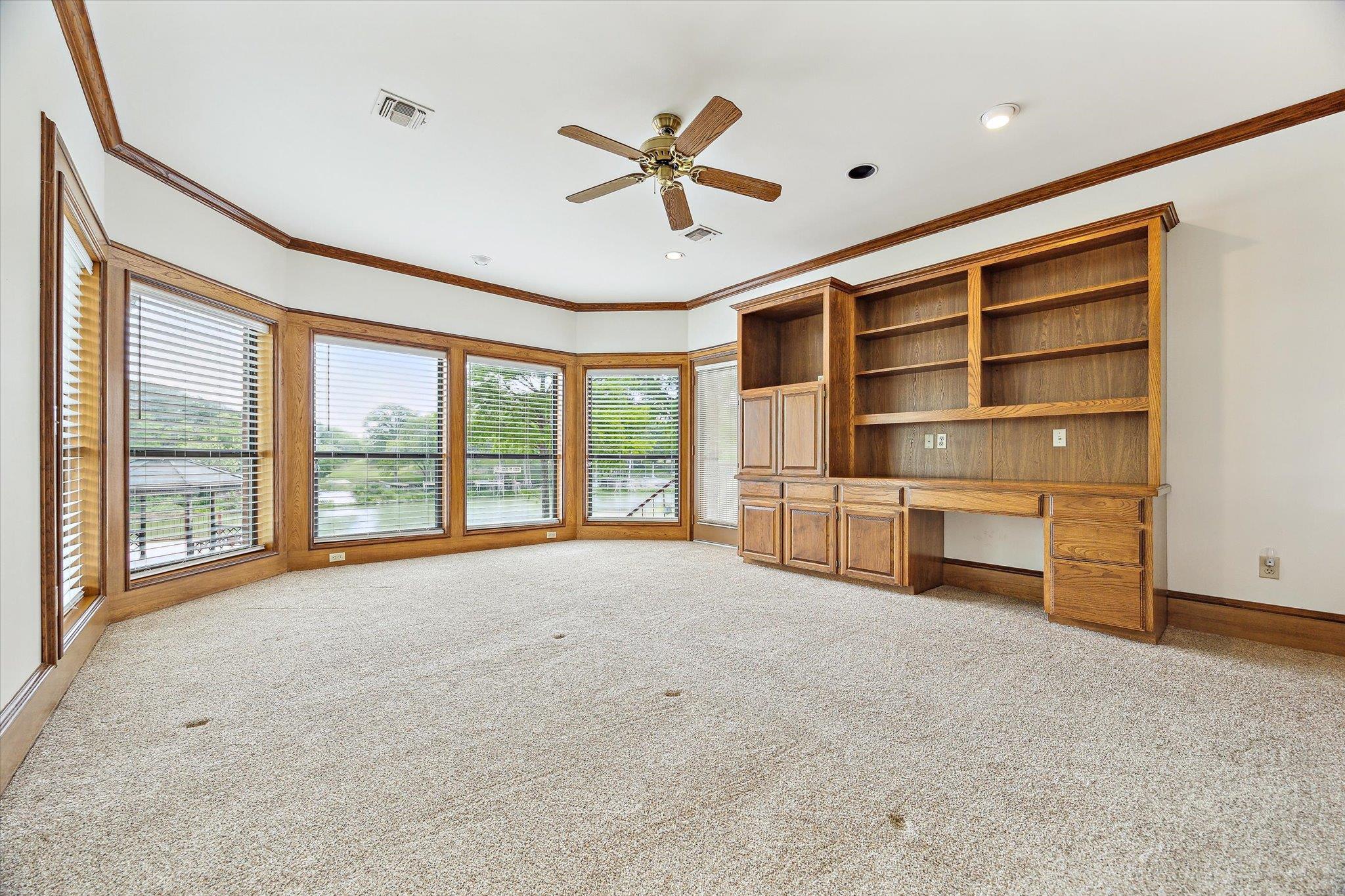 Image 11 of 22 For 640 Woodlake Dr