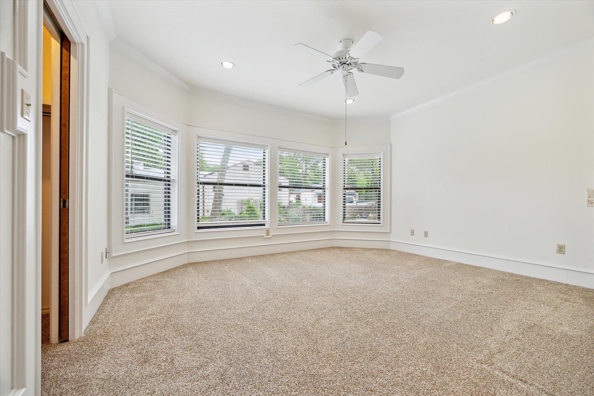Image 15 of 22 For 640 Woodlake Dr