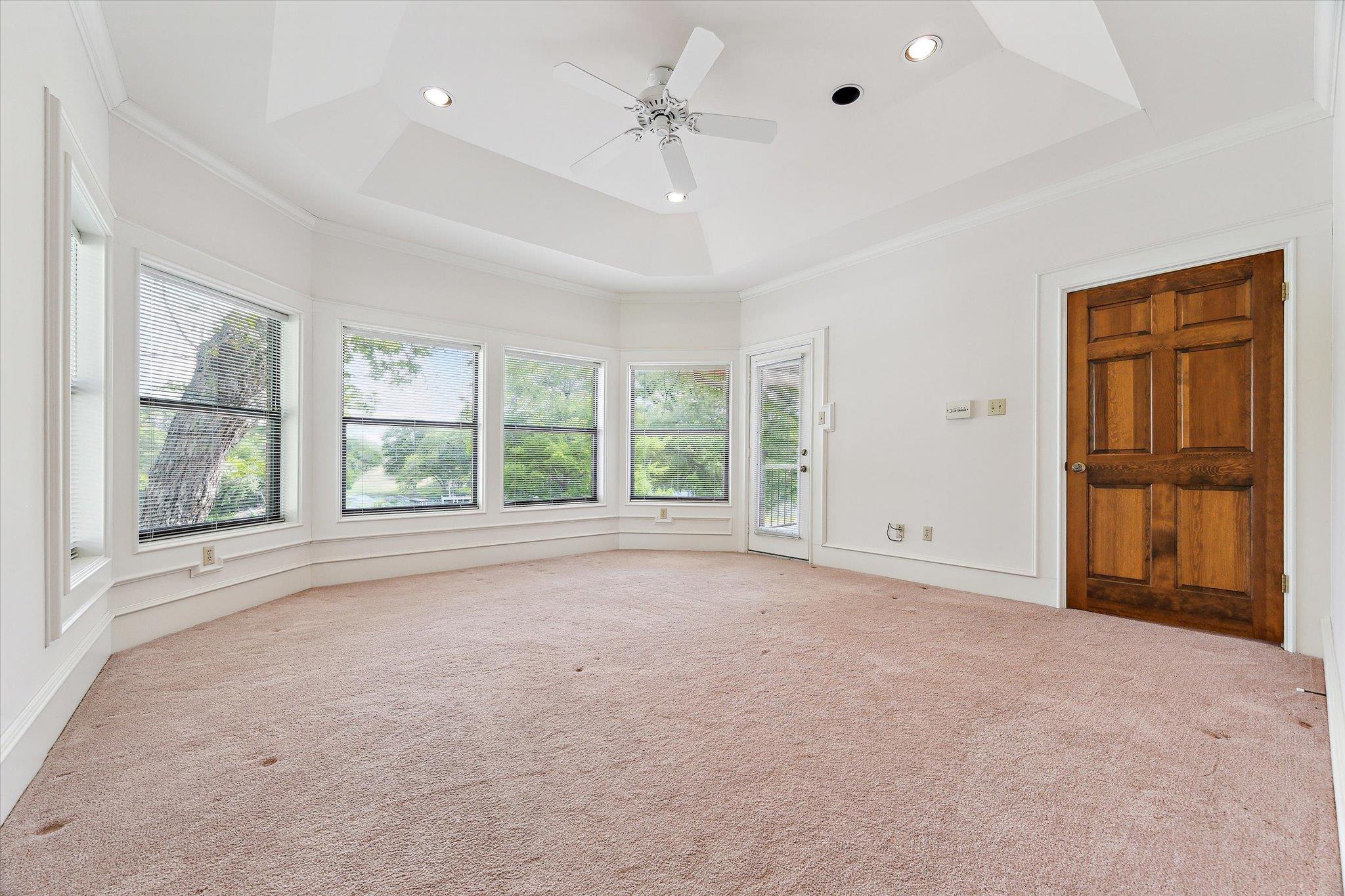 Image 16 of 22 For 640 Woodlake Dr