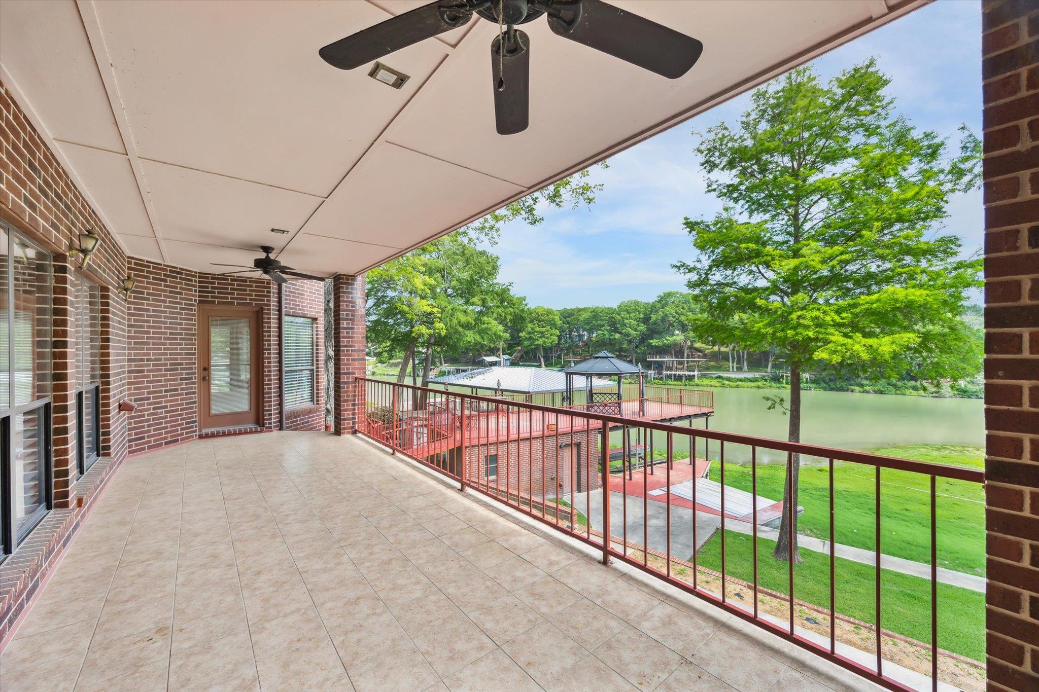 Image 20 of 22 For 640 Woodlake Dr