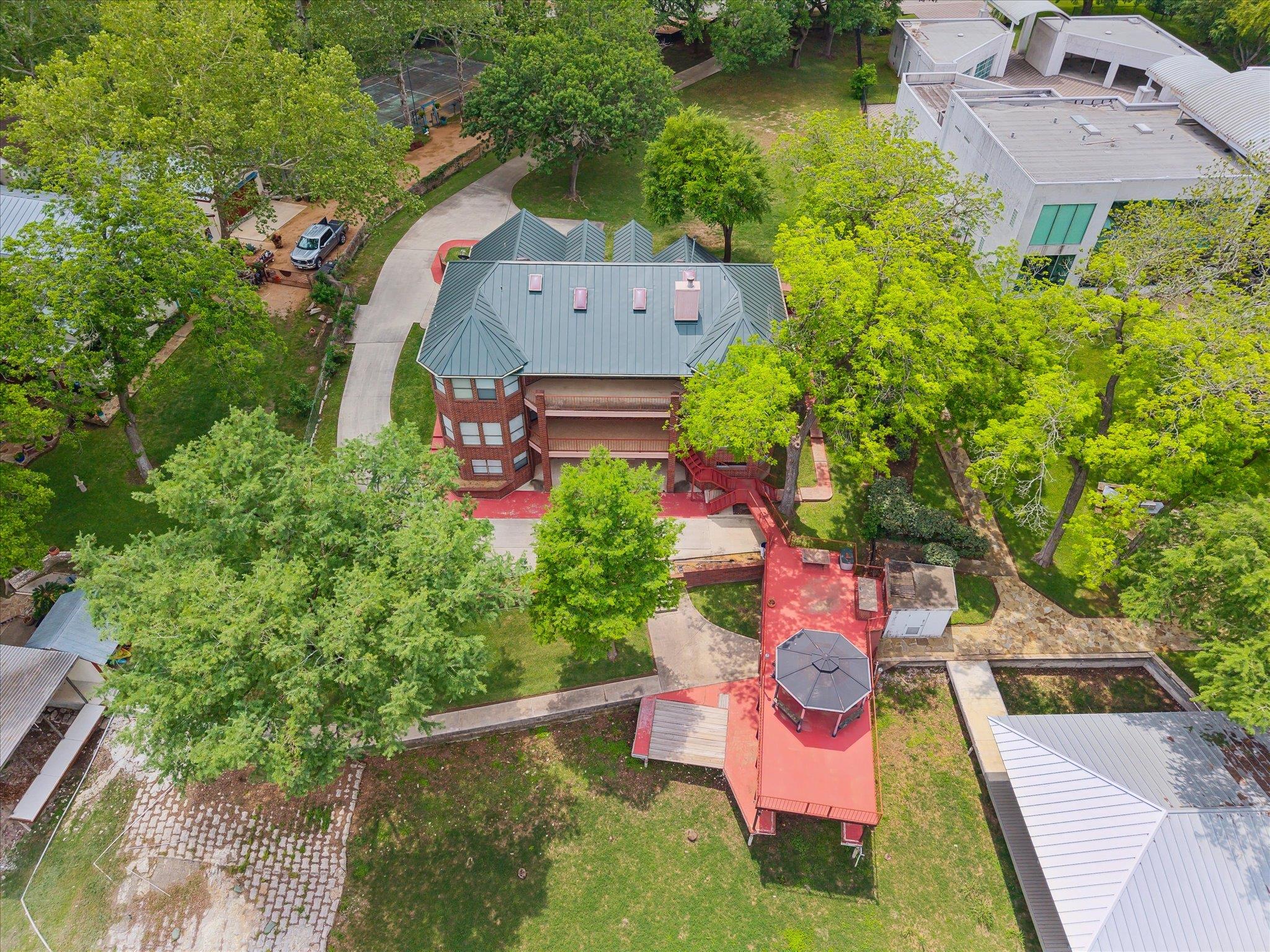 Image 21 of 22 For 640 Woodlake Dr