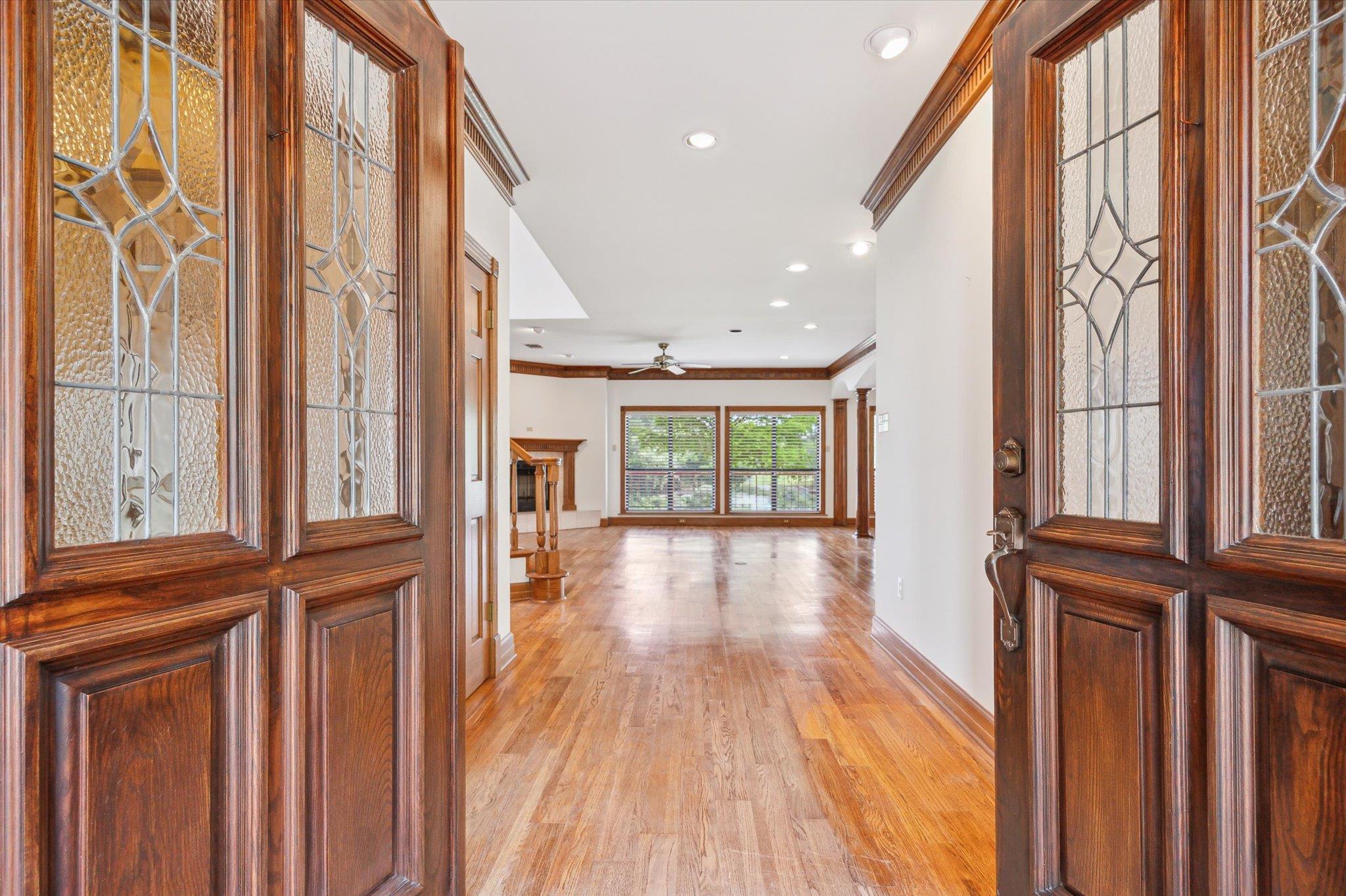 Image 4 of 22 For 640 Woodlake Dr