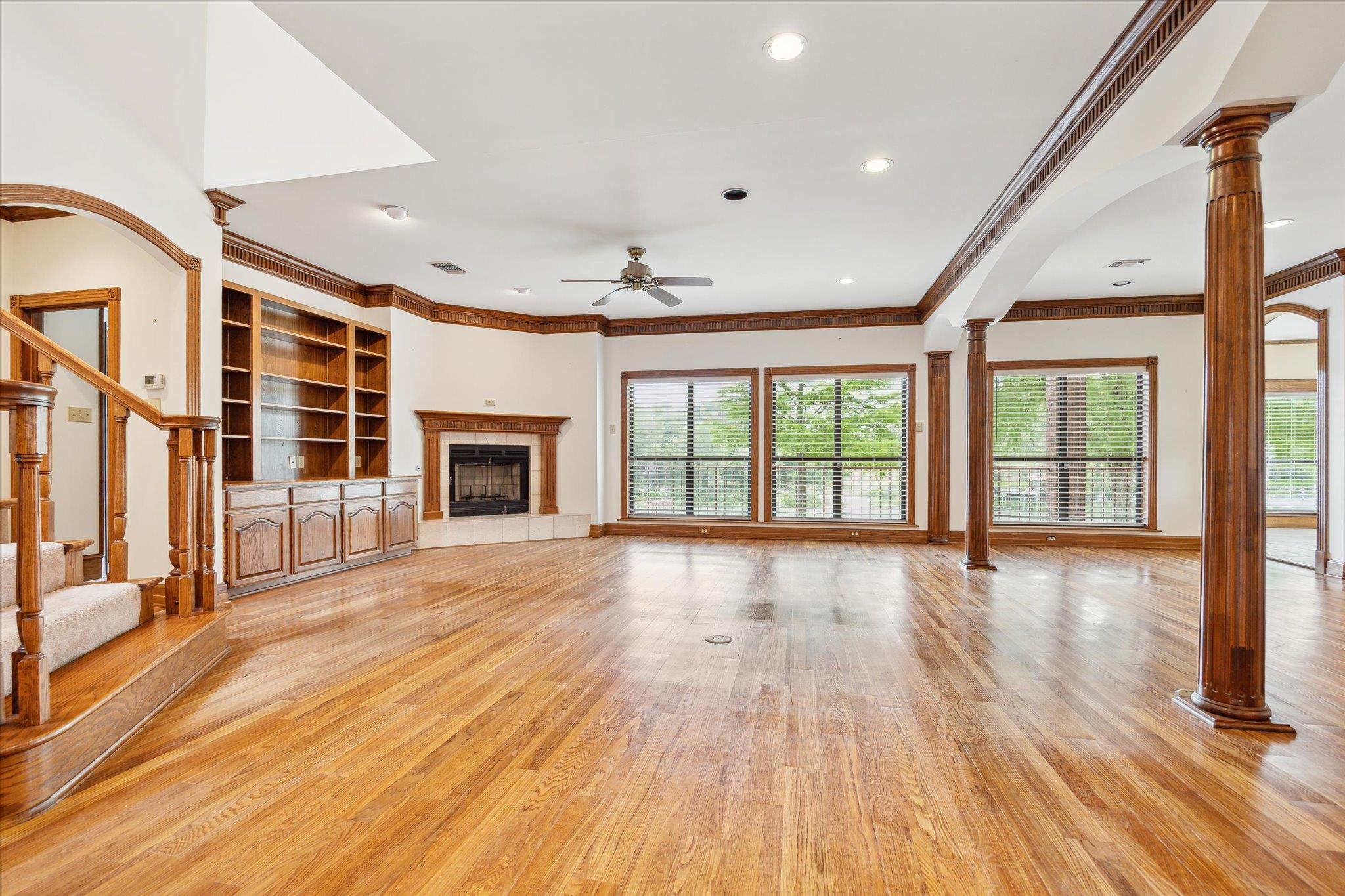 Image 7 of 22 For 640 Woodlake Dr