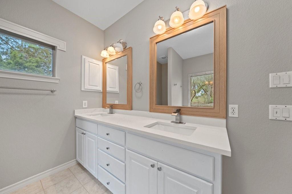 Image 13 of 26 For 1735 Lake Bluff