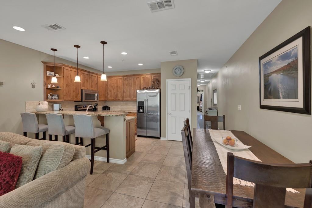 Image 5 of 39 For 540 River Run 305