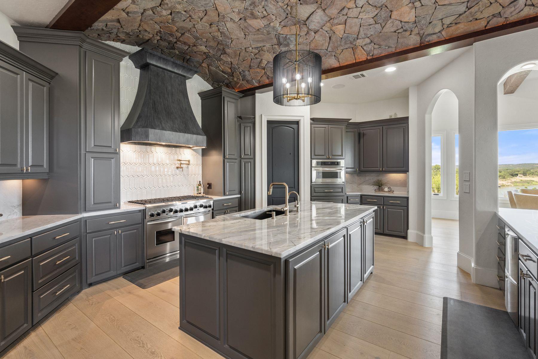 Image 10 of 39 For 1216 Travis Bluff Way