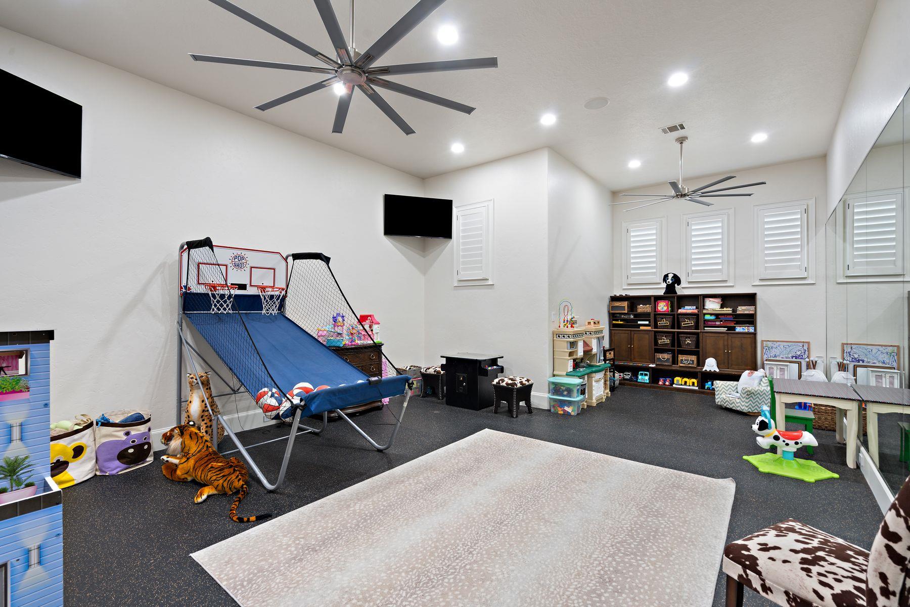 Image 34 of 39 For 1216 Travis Bluff Way