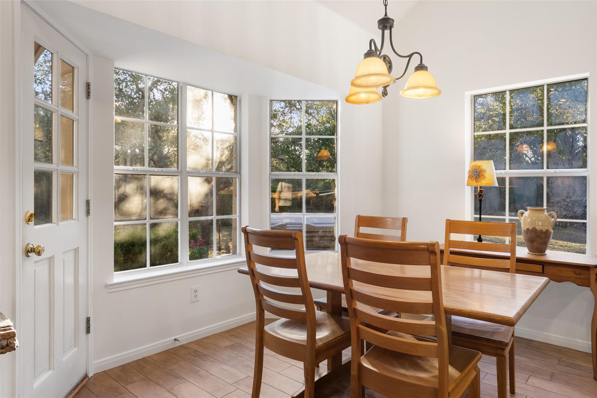 Image 11 of 38 For 301 Crystal Meadows Dr