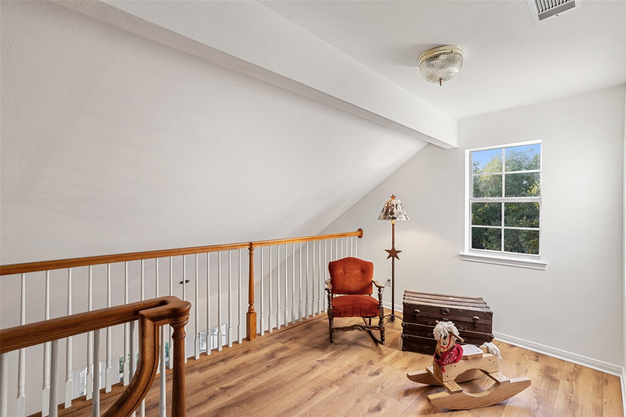 Image 18 of 38 For 301 Crystal Meadows Dr