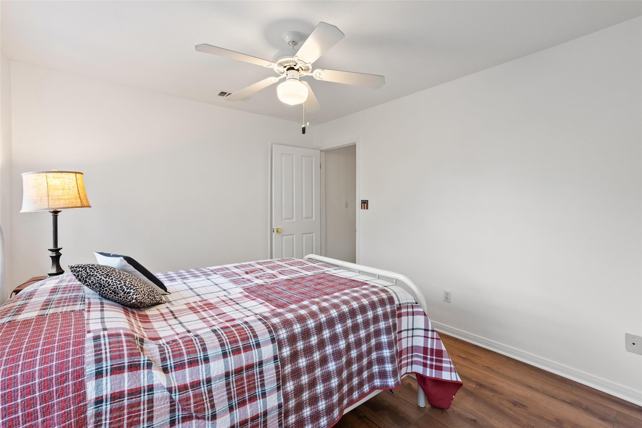 Image 21 of 38 For 301 Crystal Meadows Dr