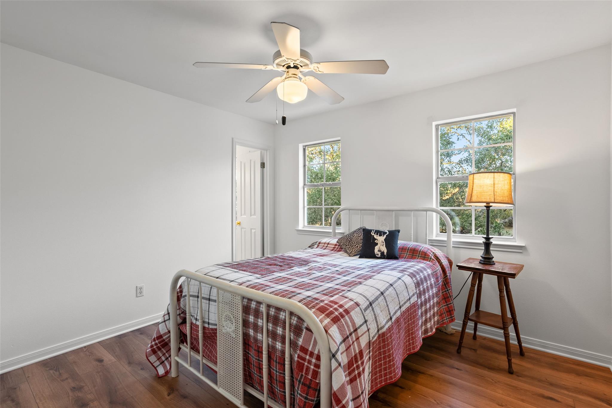 Image 22 of 38 For 301 Crystal Meadows Dr