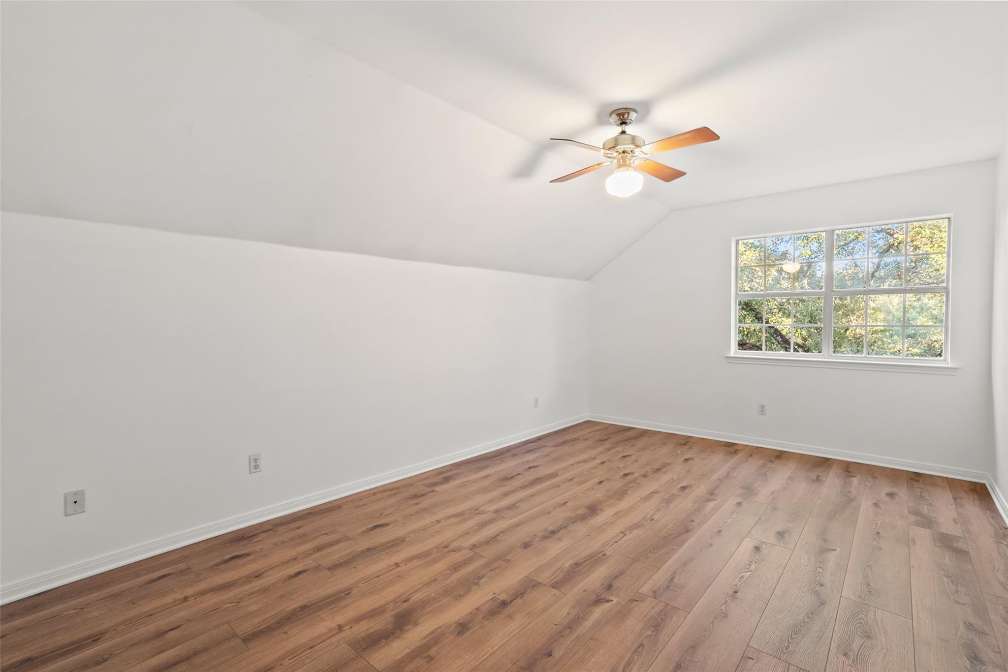 Image 24 of 38 For 301 Crystal Meadows Dr