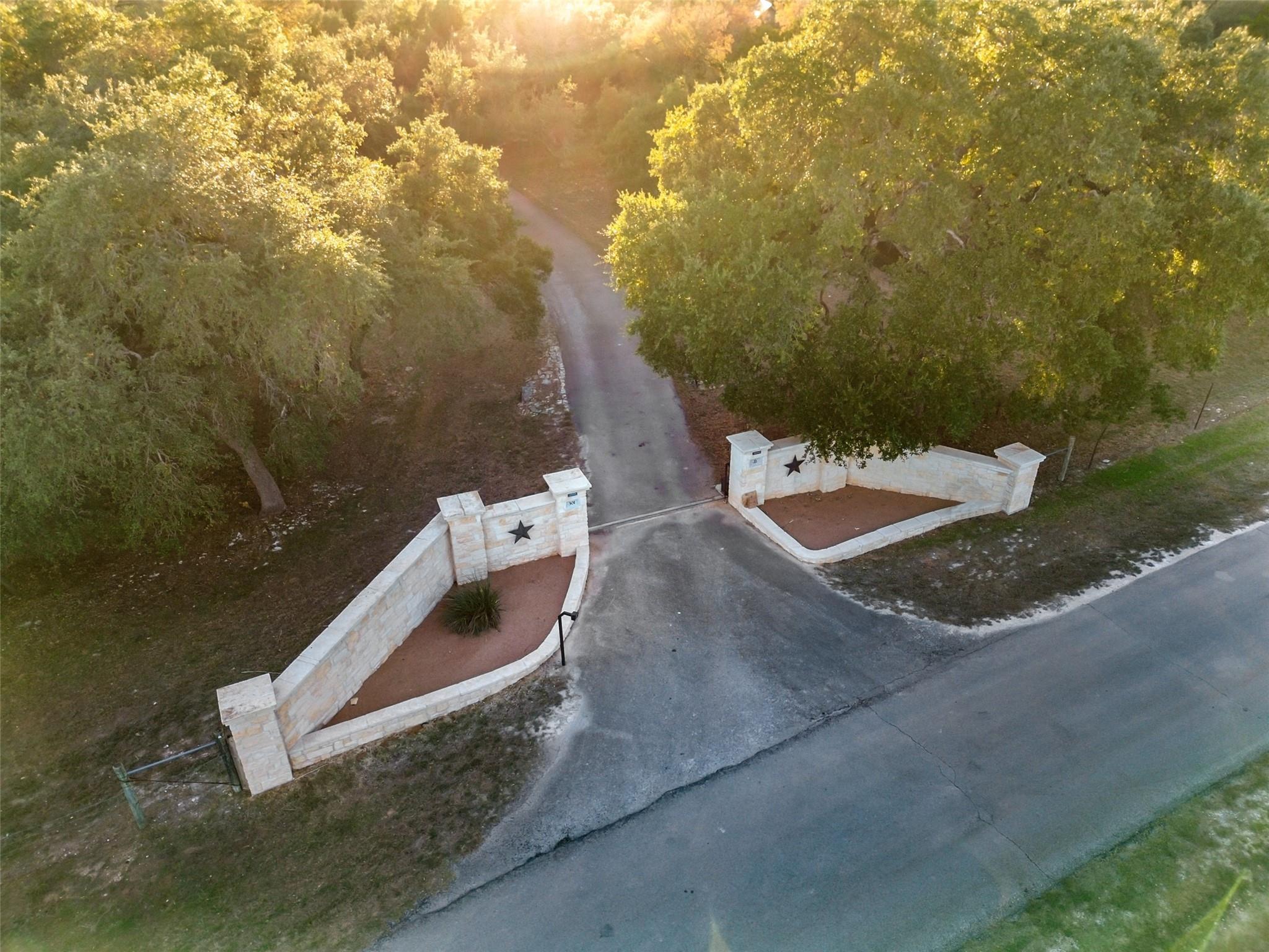 Image 4 of 38 For 301 Crystal Meadows Dr