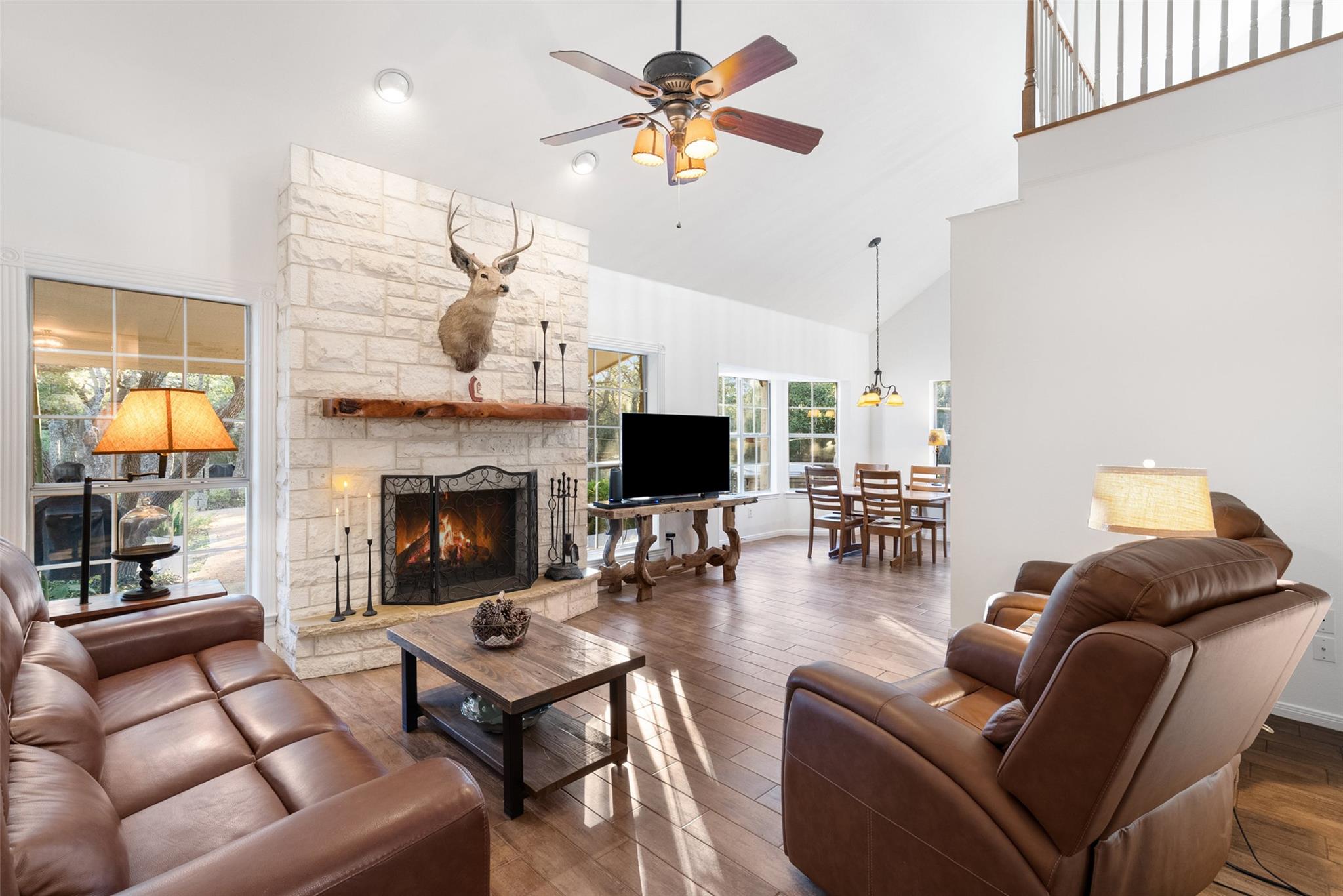 Image 7 of 38 For 301 Crystal Meadows Dr