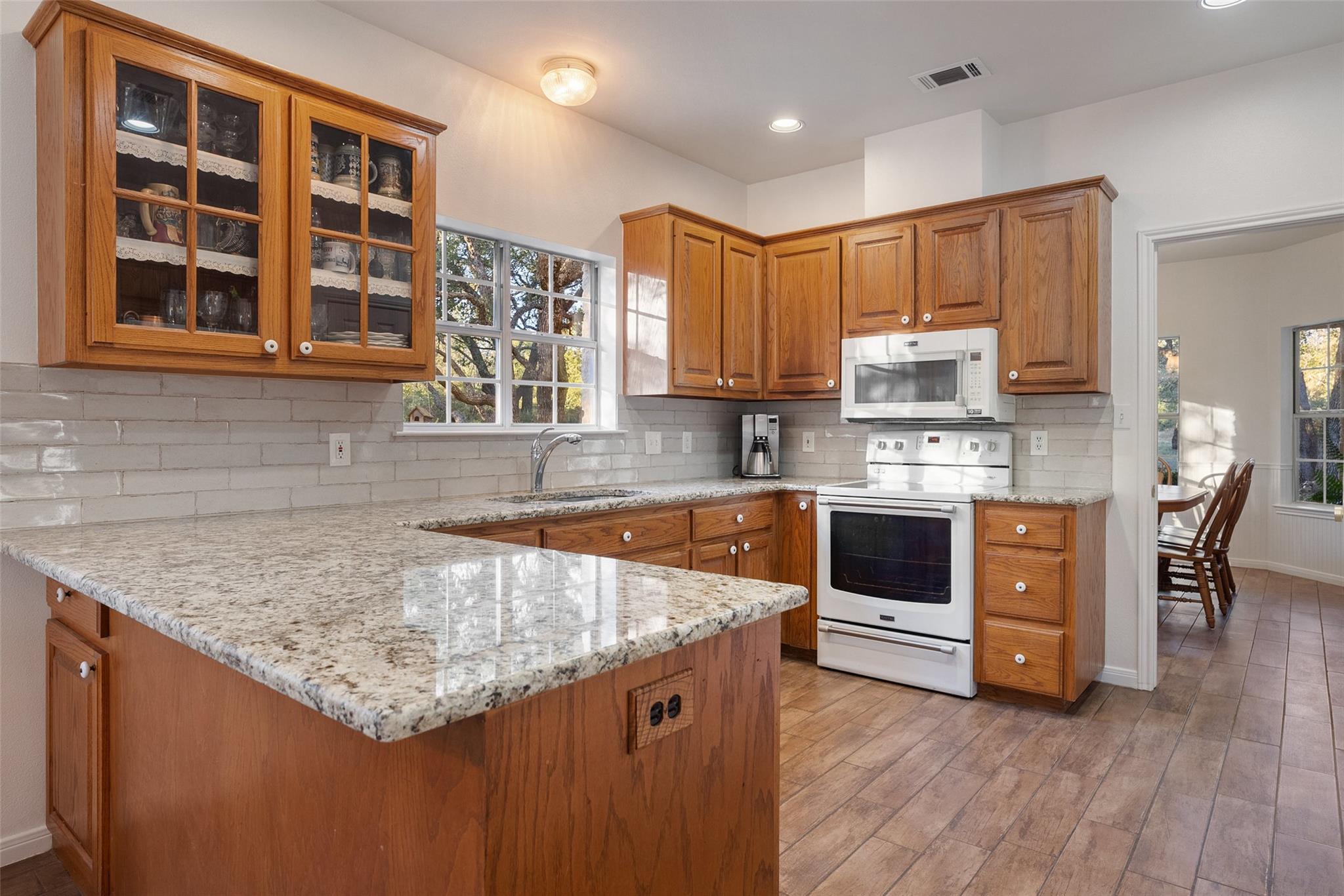 Image 9 of 38 For 301 Crystal Meadows Dr