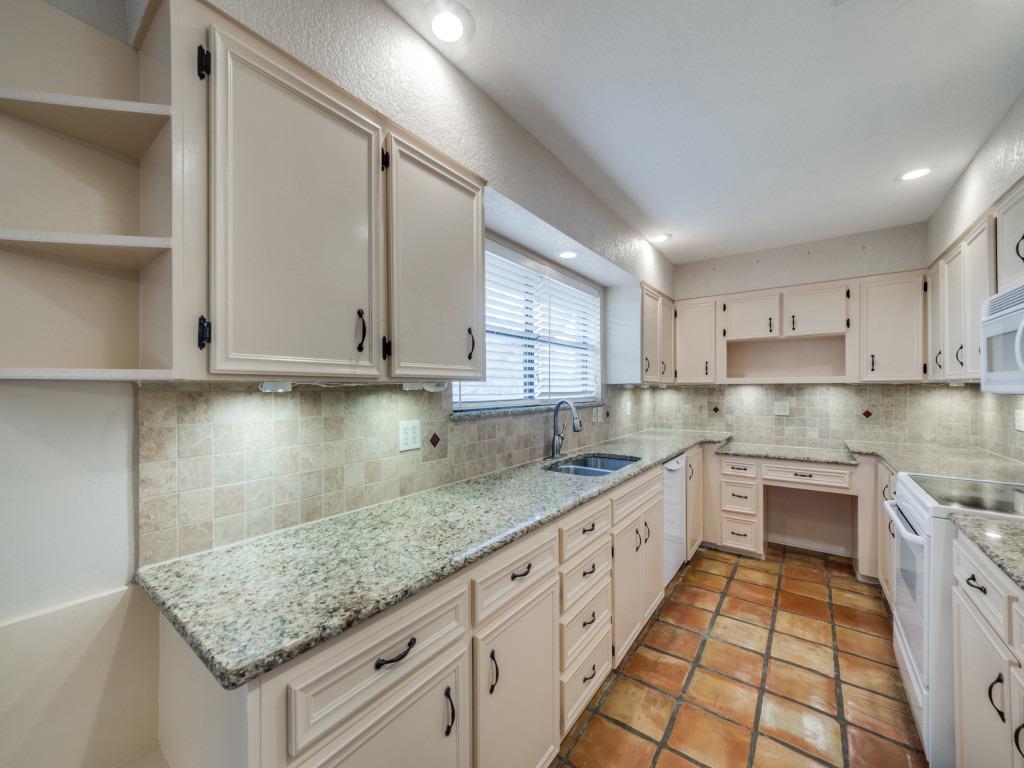 Image 11 of 40 For 620 Lake Island Dr