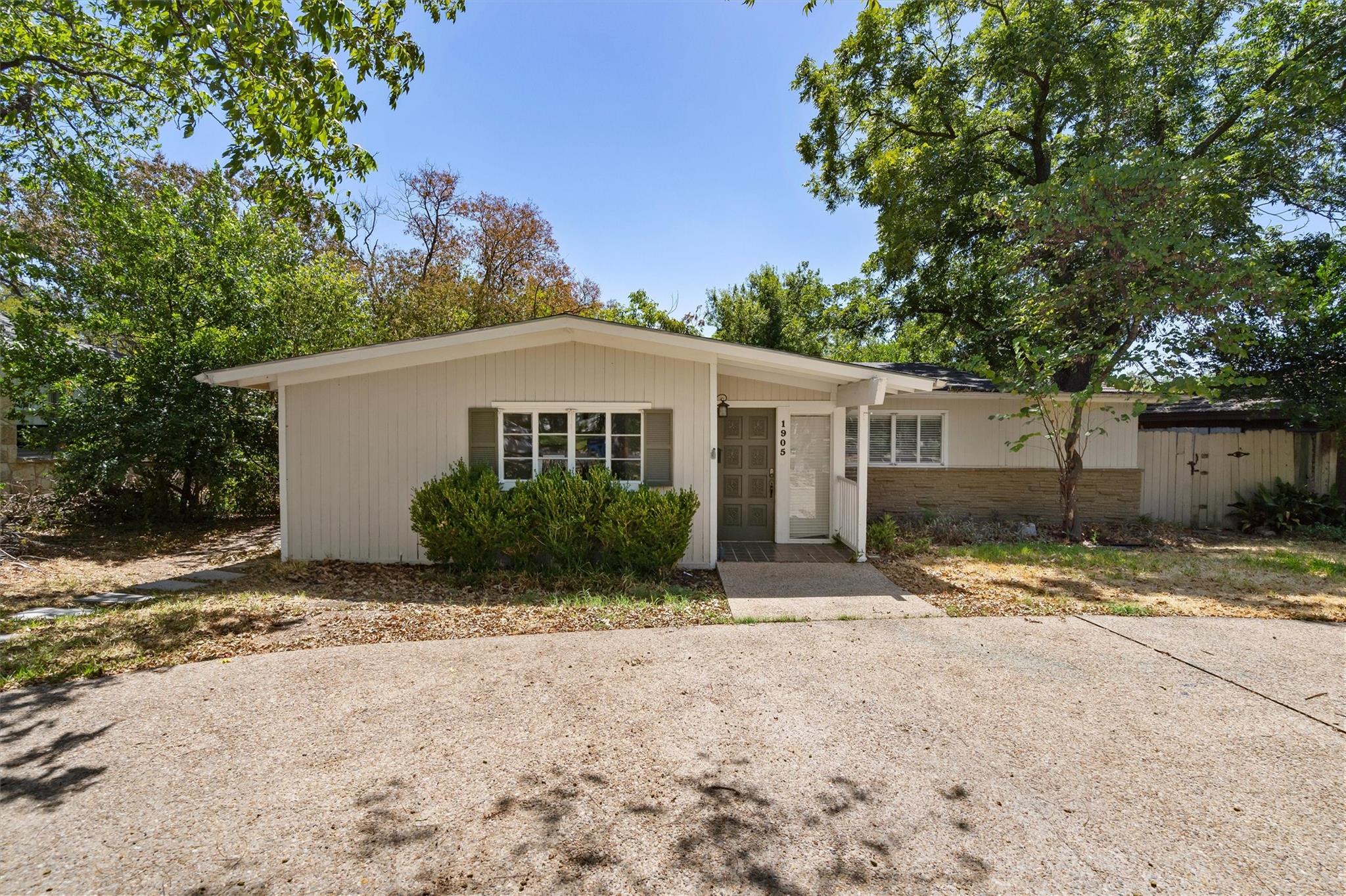 Details for 1905 Robinhood Trl, Austin, TX 78703