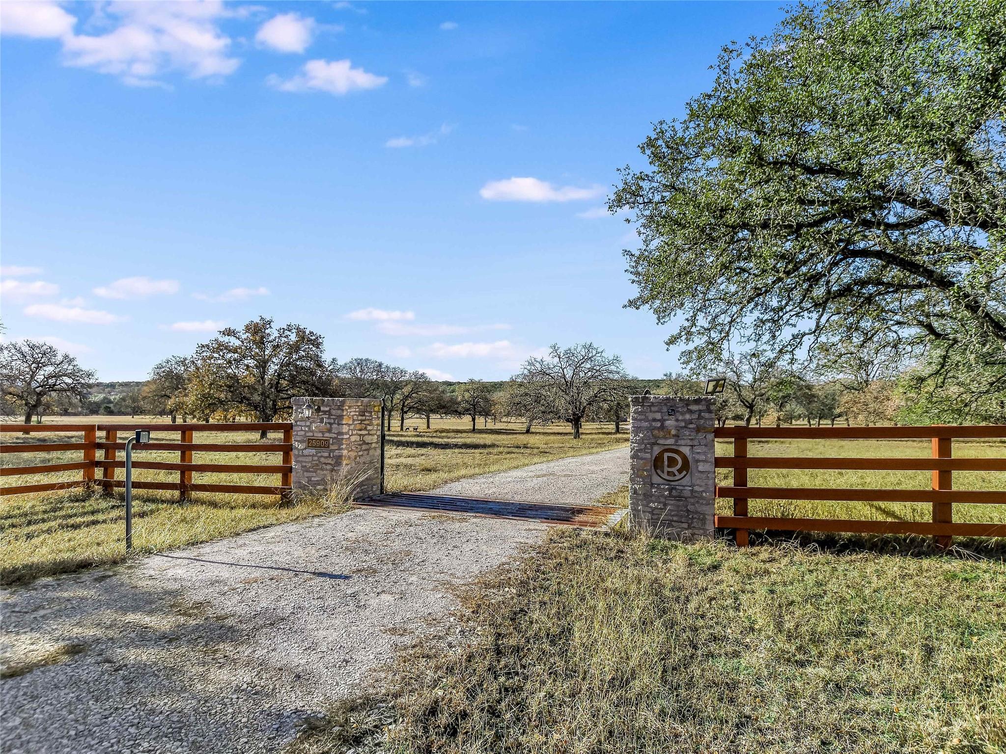 Image 26 of 34 For 25909 Hamilton Pool Rd