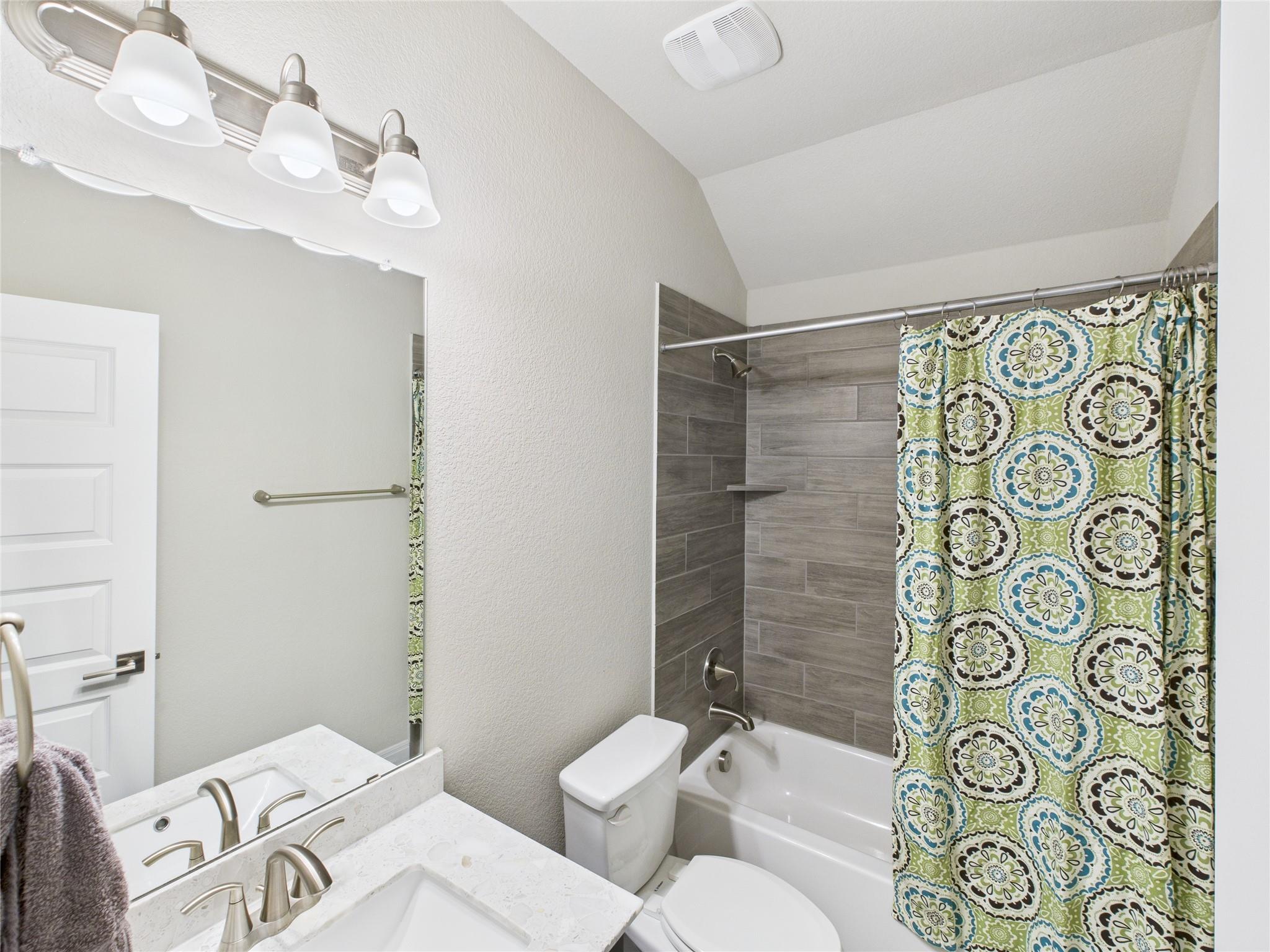 Image 33 of 39 For 125 Frogfruit Way