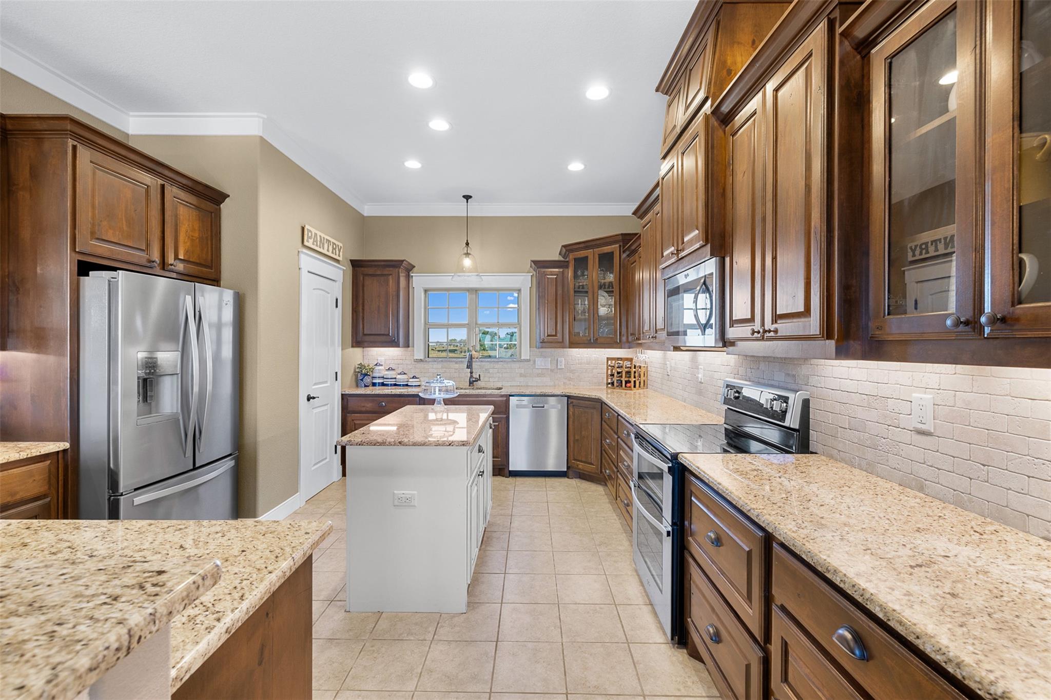 Image 15 of 40 For 2232 Fm 975  