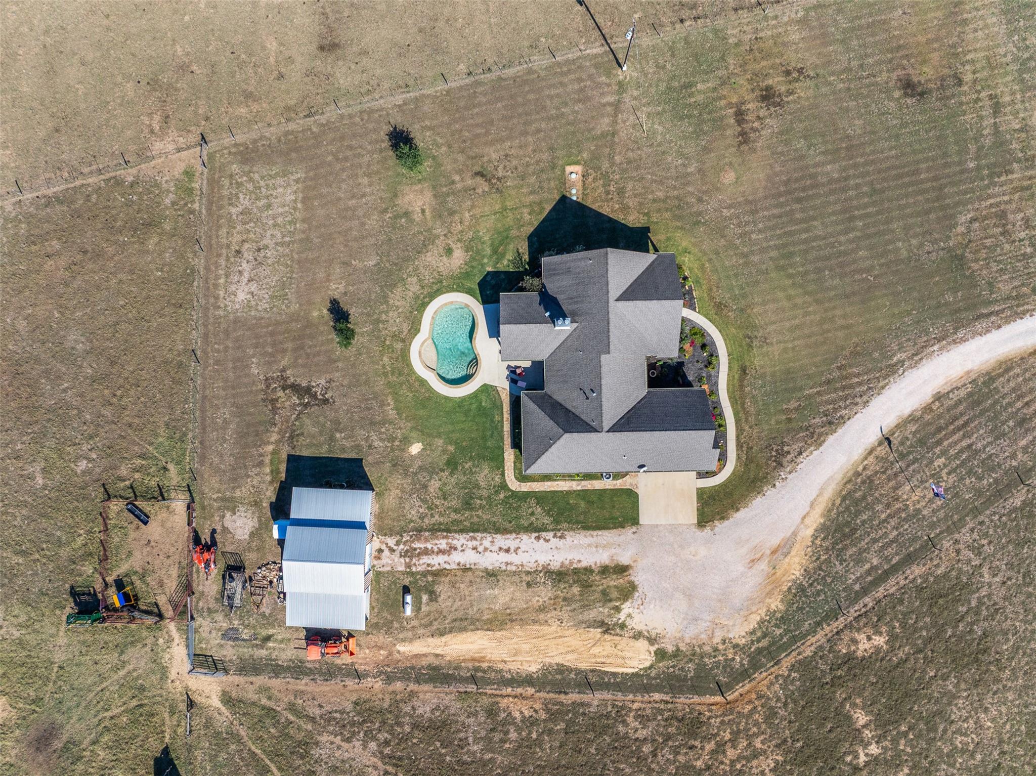 Image 37 of 40 For 2232 Fm 975  