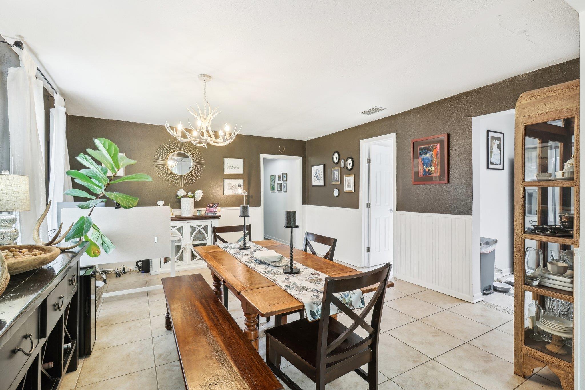 Image 10 of 40 For 421 James St