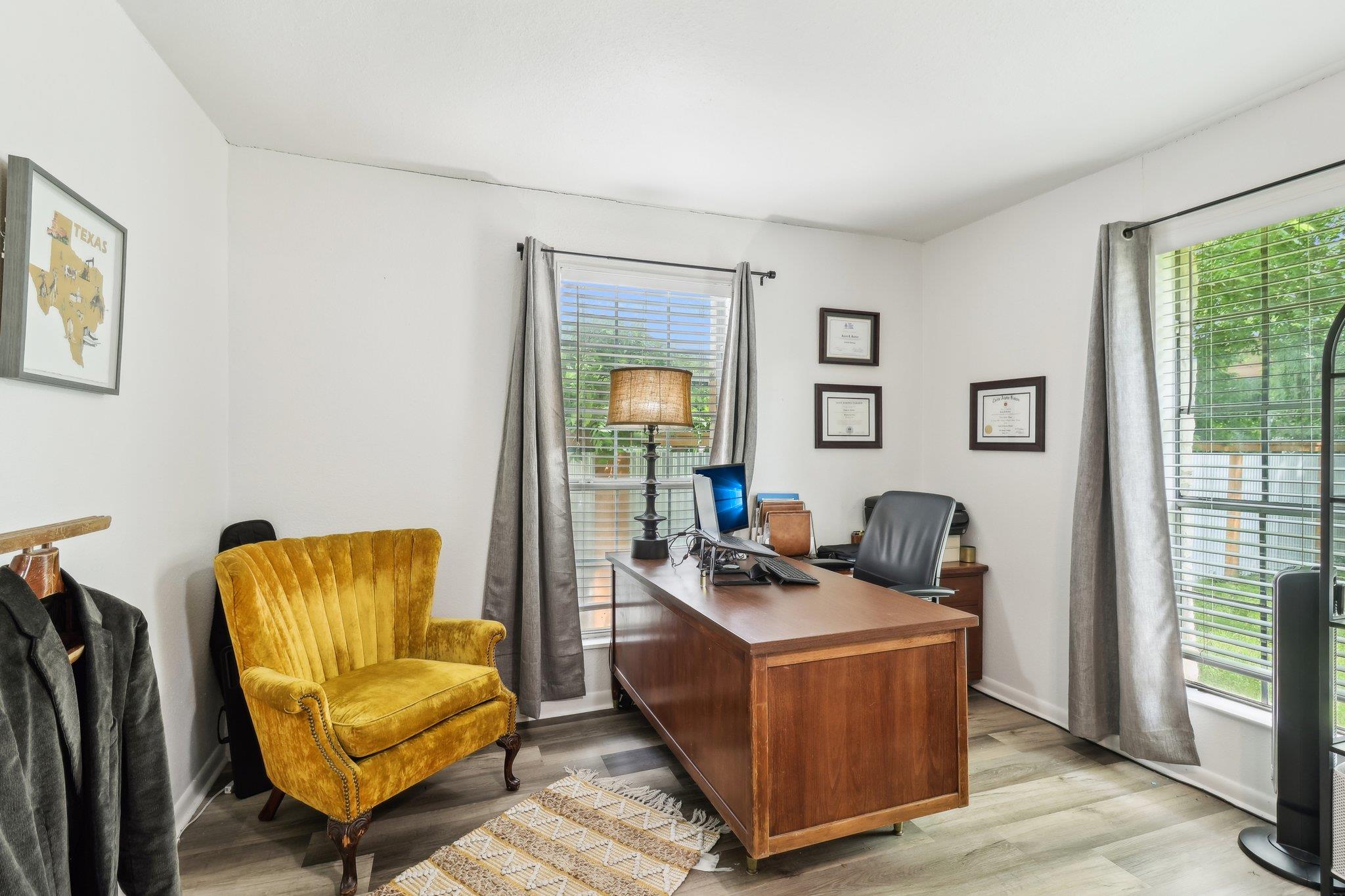 Image 19 of 40 For 421 James St