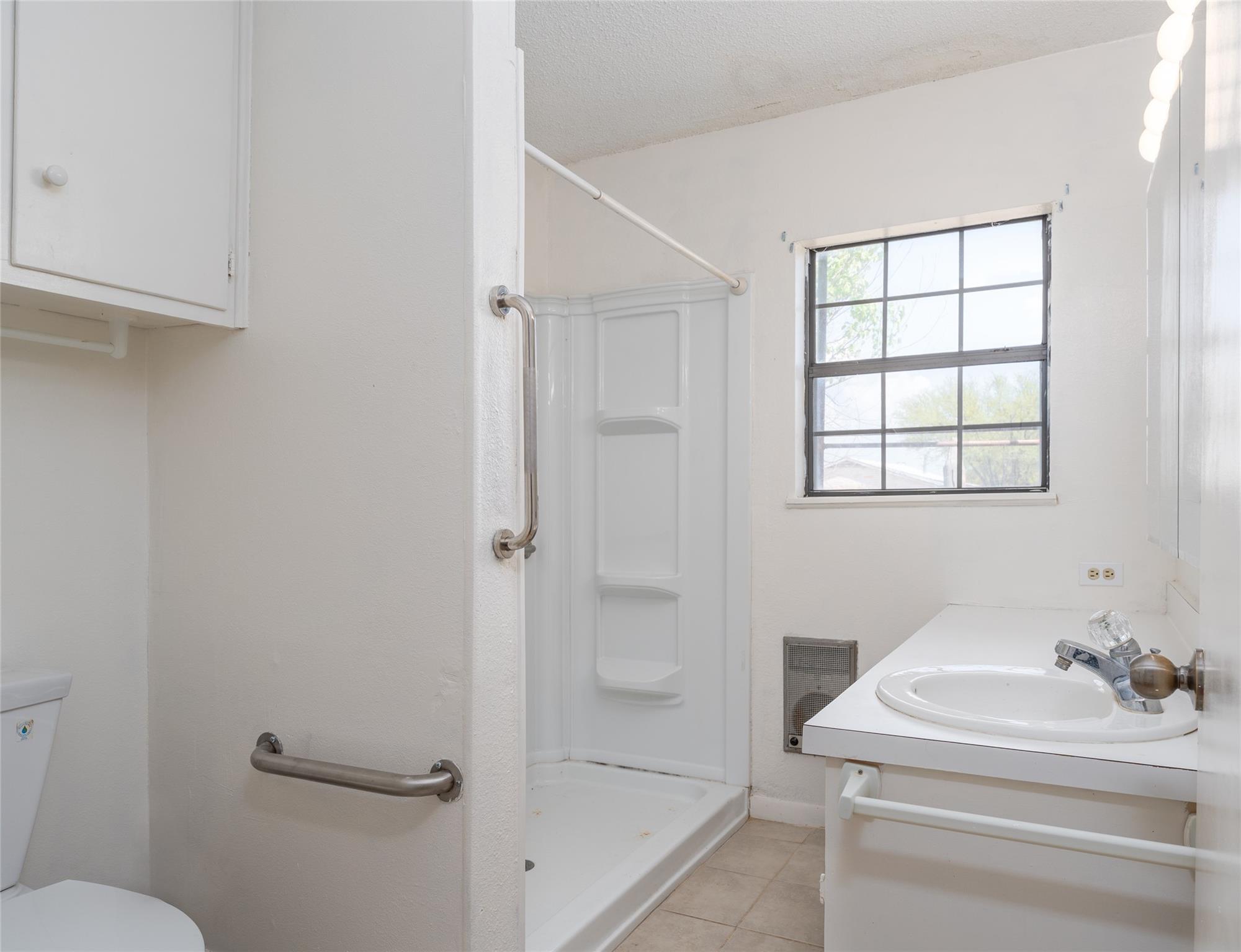 Image 11 of 30 For 600 Cypress St