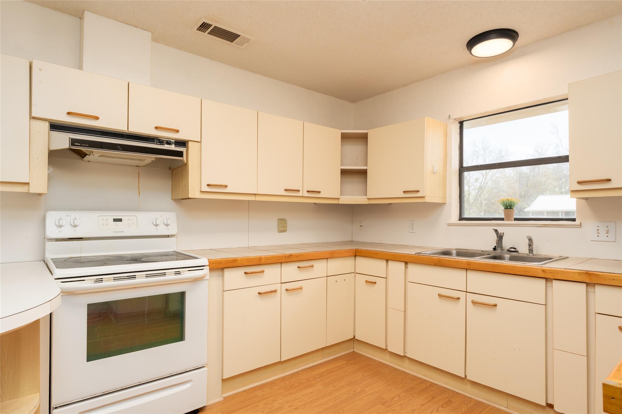 Image 16 of 30 For 600 Cypress St