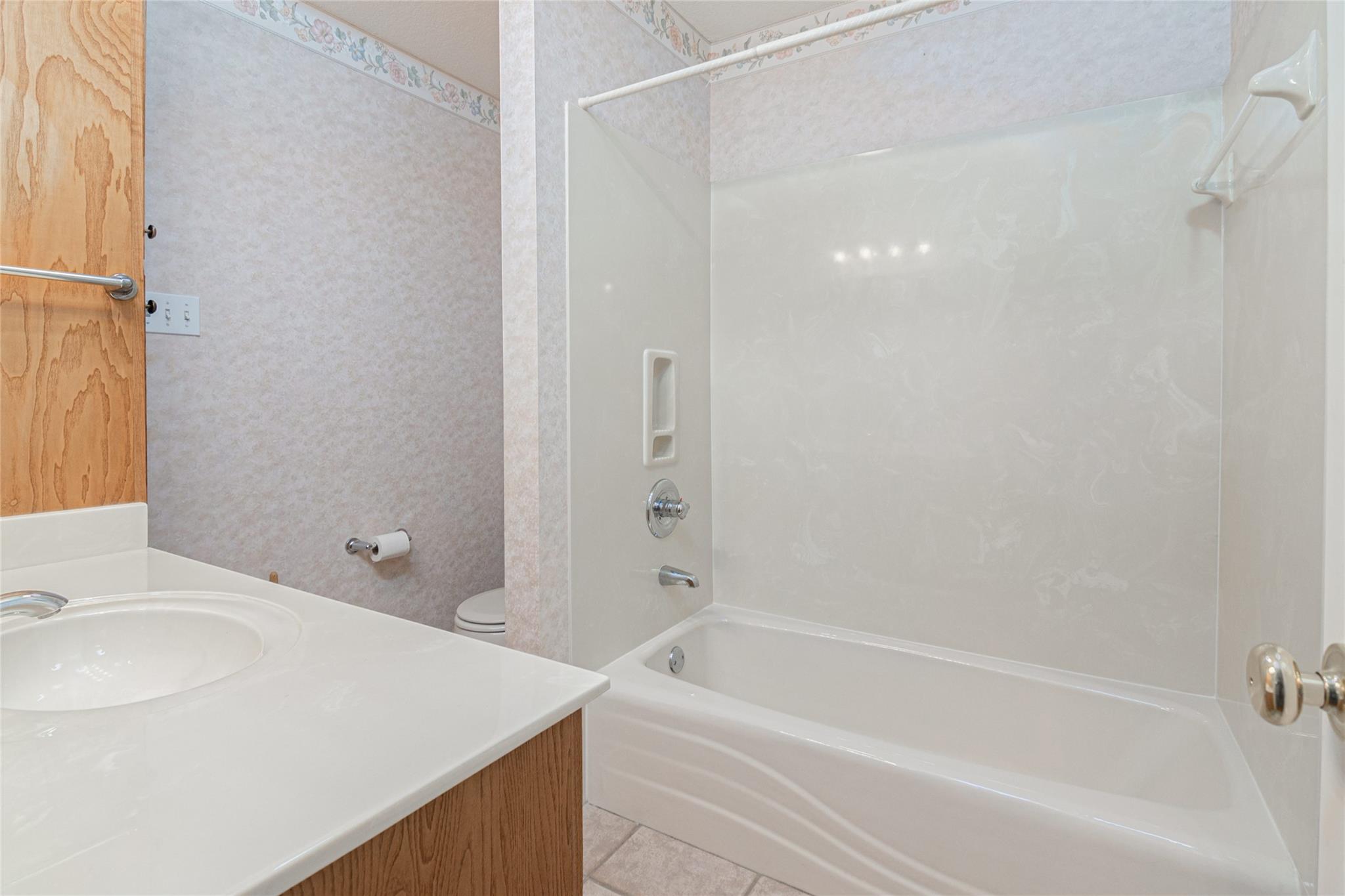 Image 33 of 40 For 668 Sagewood Pkwy