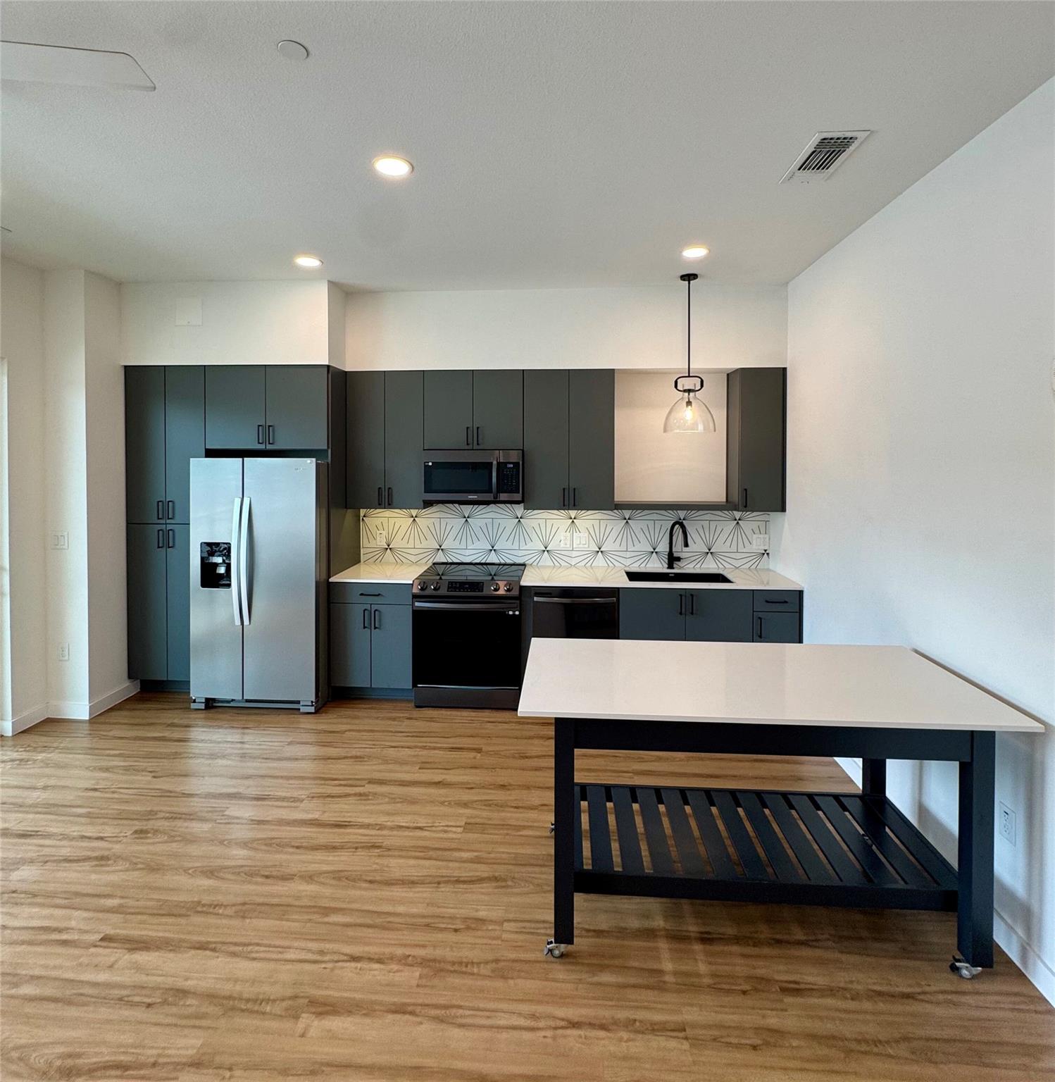 Image 4 of 20 For 2165 Gabriels Pl 1111