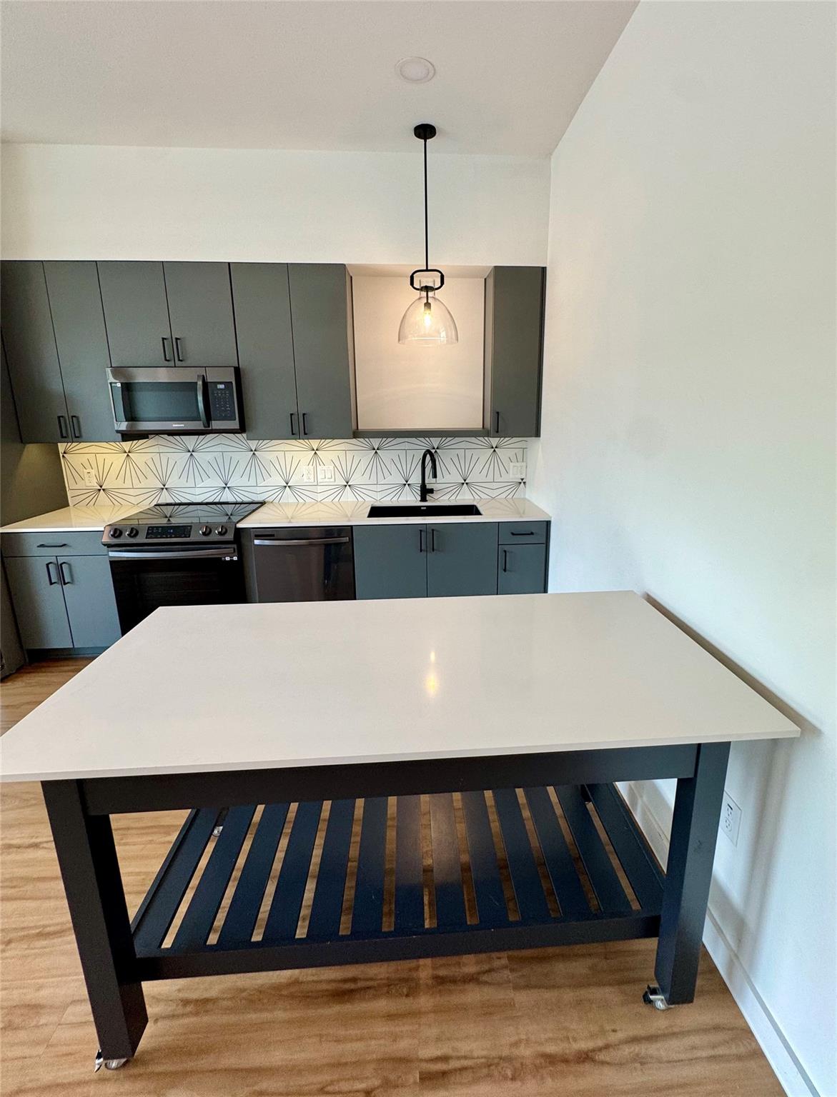 Image 5 of 20 For 2165 Gabriels Pl 1111