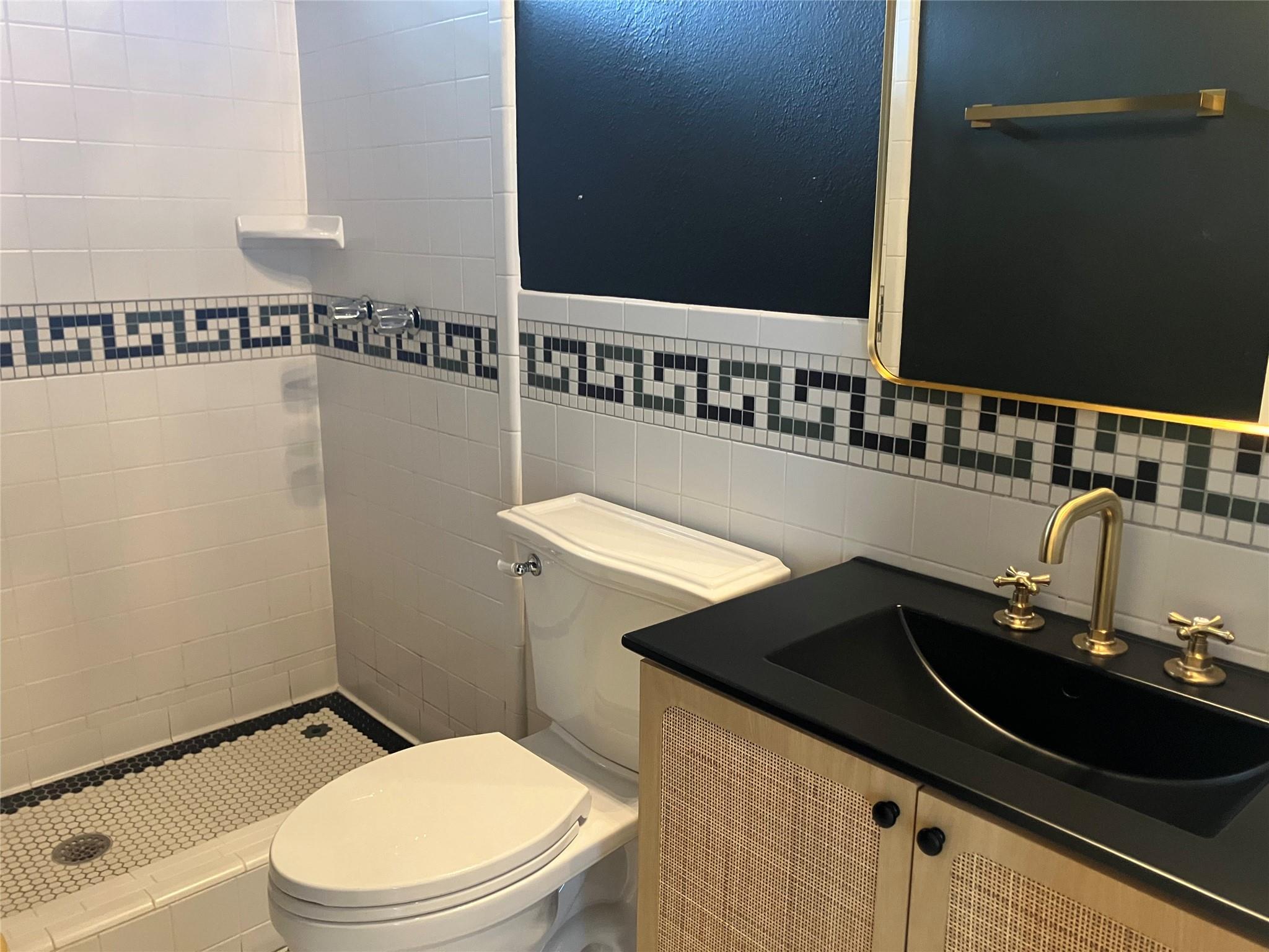 Image 20 of 40 For 1916 39th St