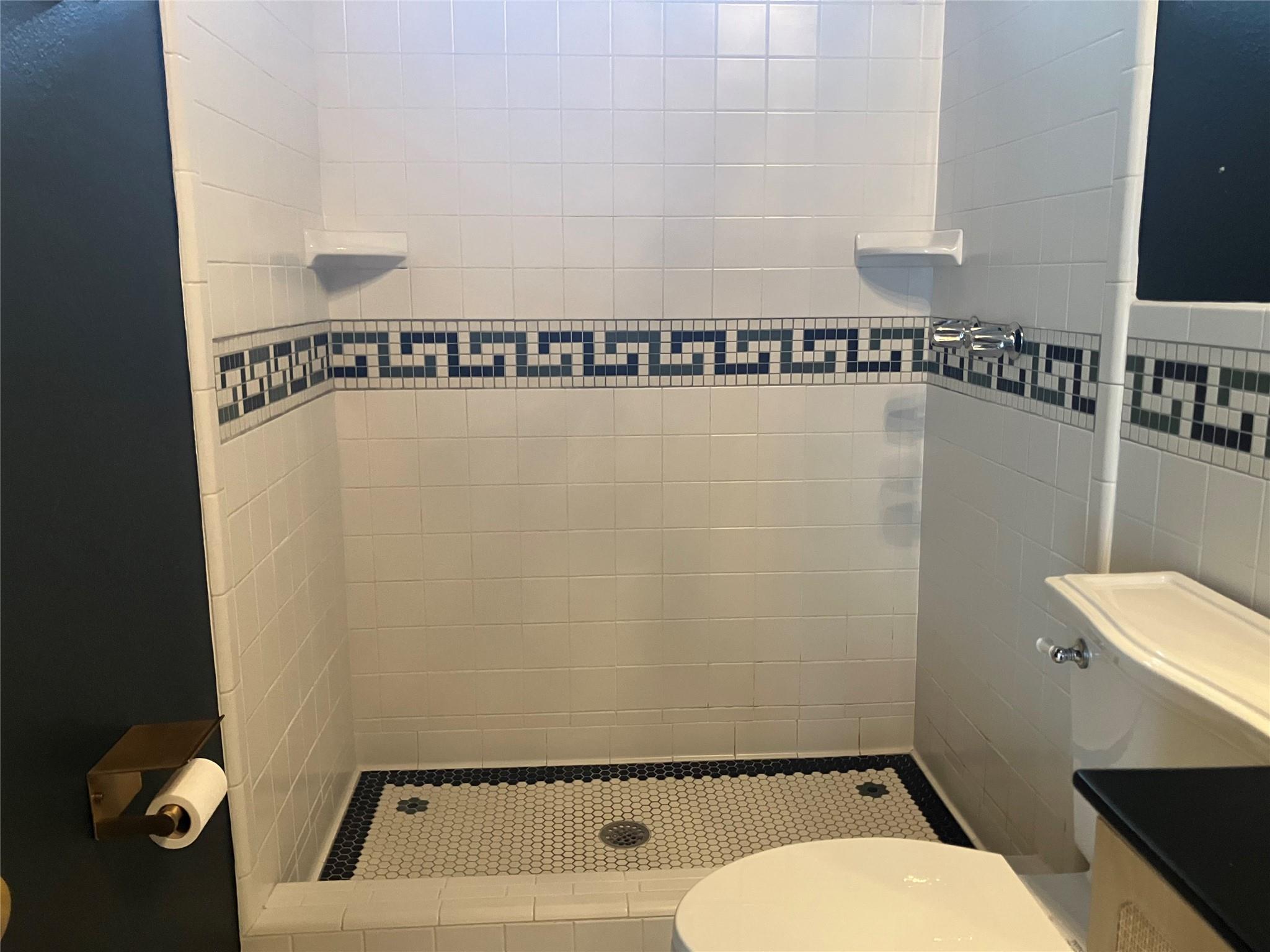 Image 21 of 40 For 1916 39th St