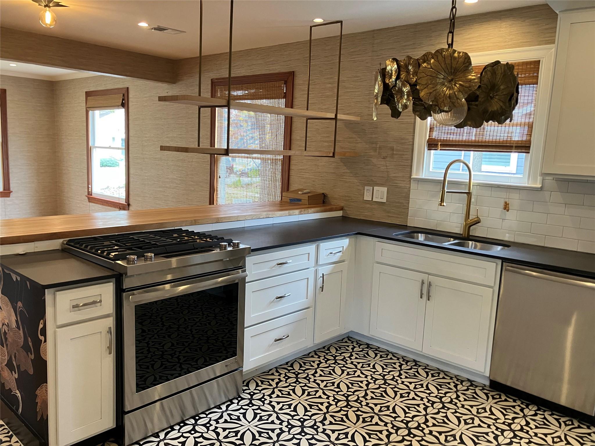 Image 7 of 40 For 1916 39th St