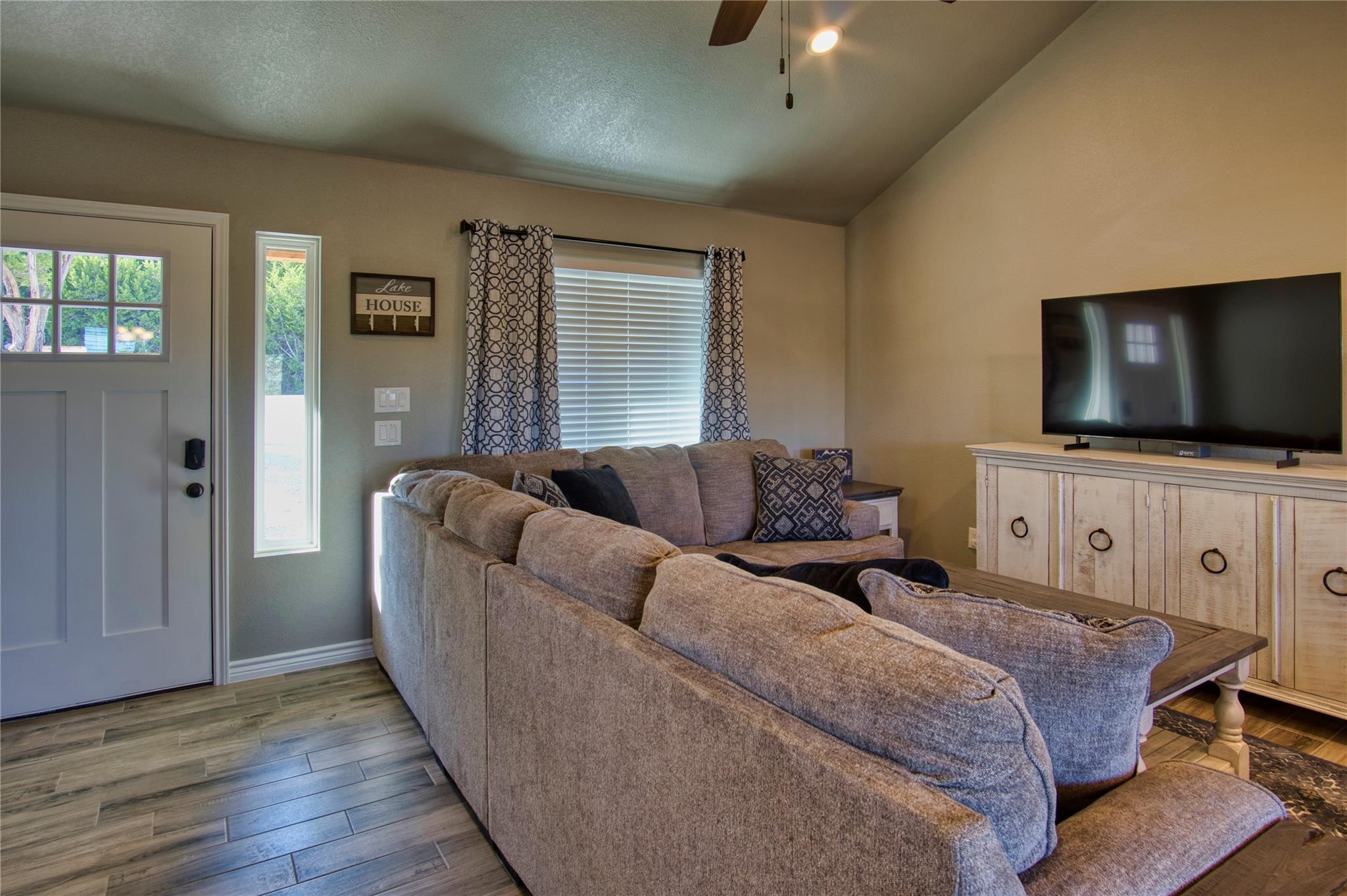 Image 5 of 34 For 1139 Cedar Bend Dr
