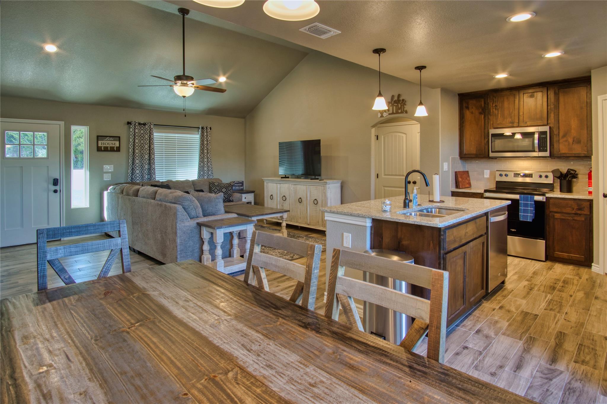 Image 7 of 34 For 1139 Cedar Bend Dr